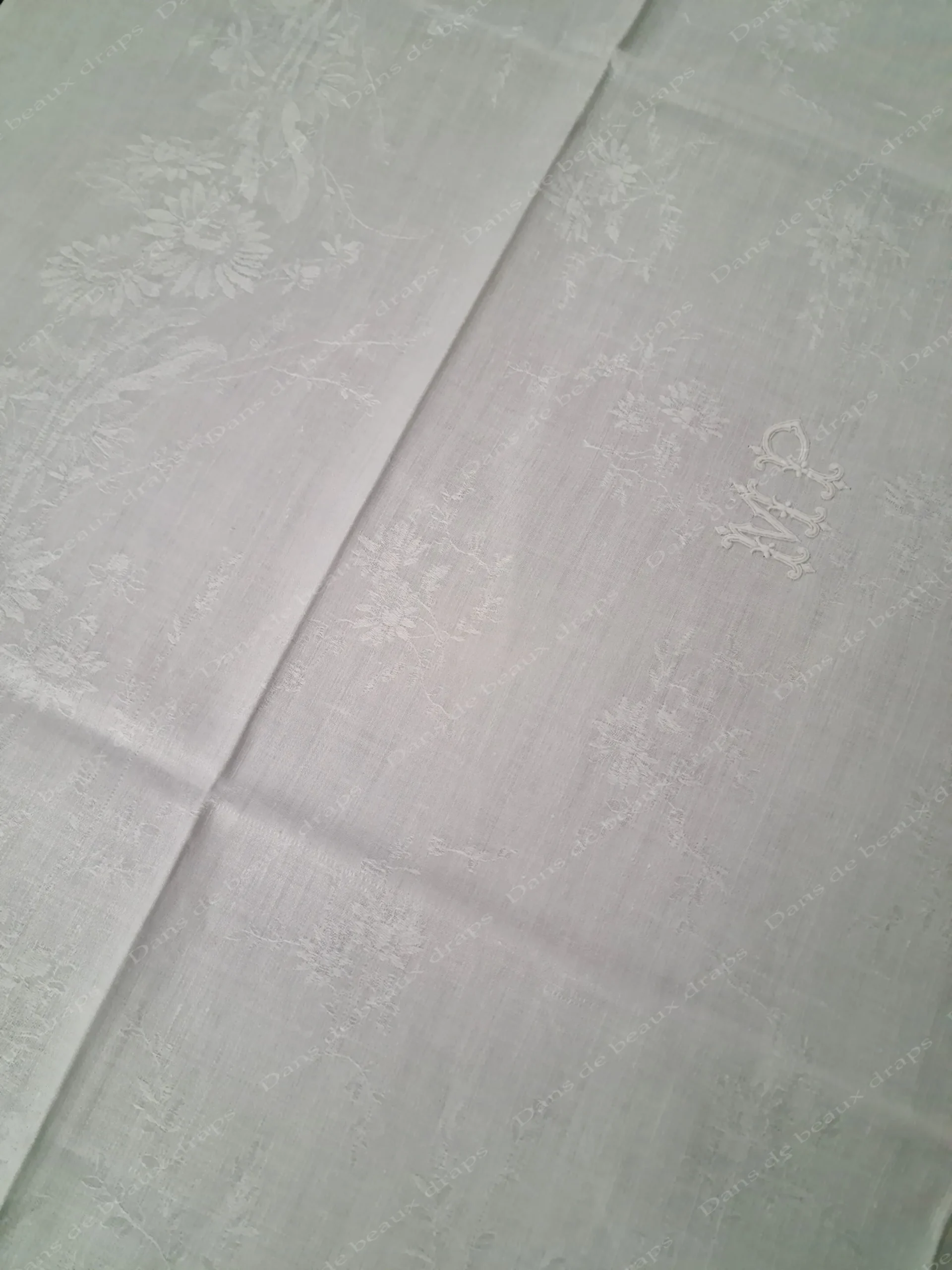 Suite de 10 belles serviettes de table en damassé de lin monogramme MP. – Image 4