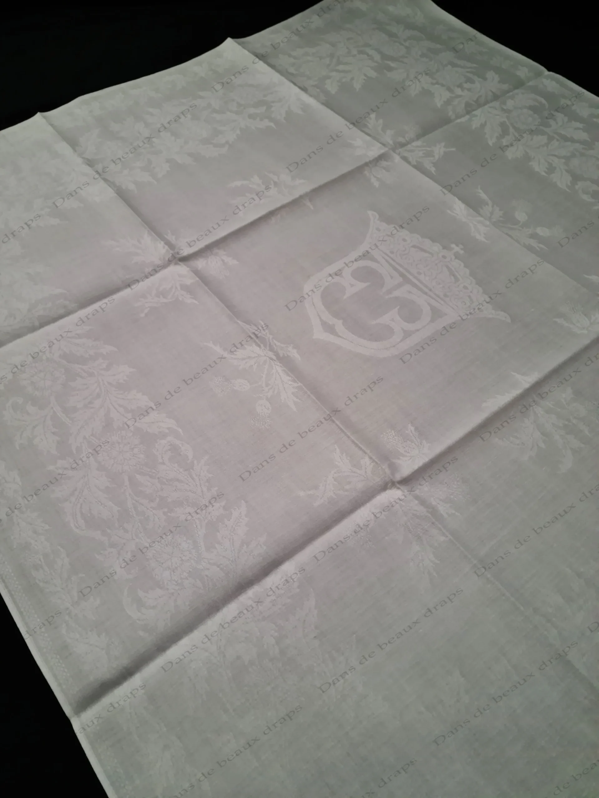 Magnifique suite de 6 serviettes de table en damassé de lin,couronne tissée,fin XIX ème. – Image 3