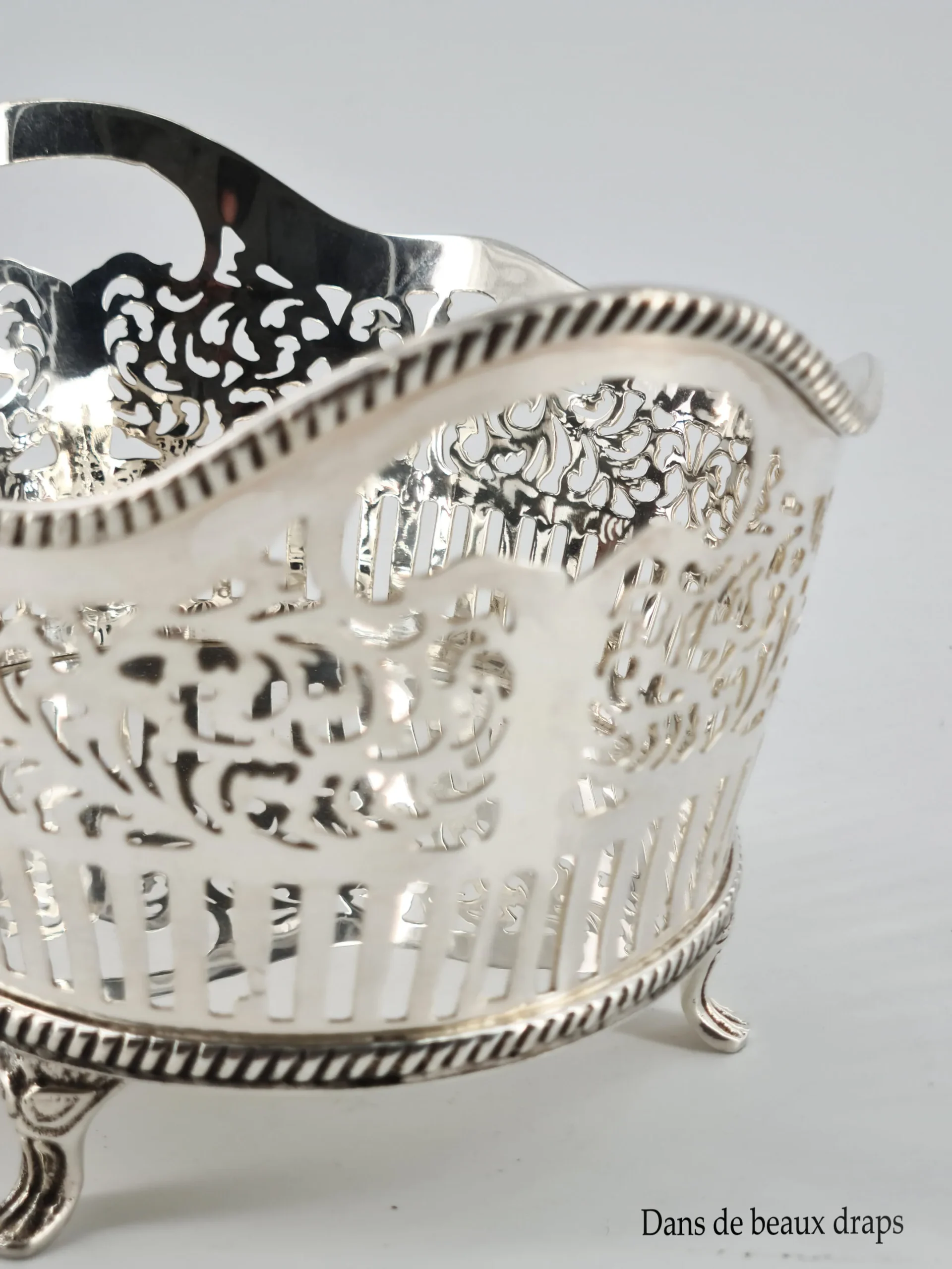 Jolie corbeille en métal argenté – Image 2