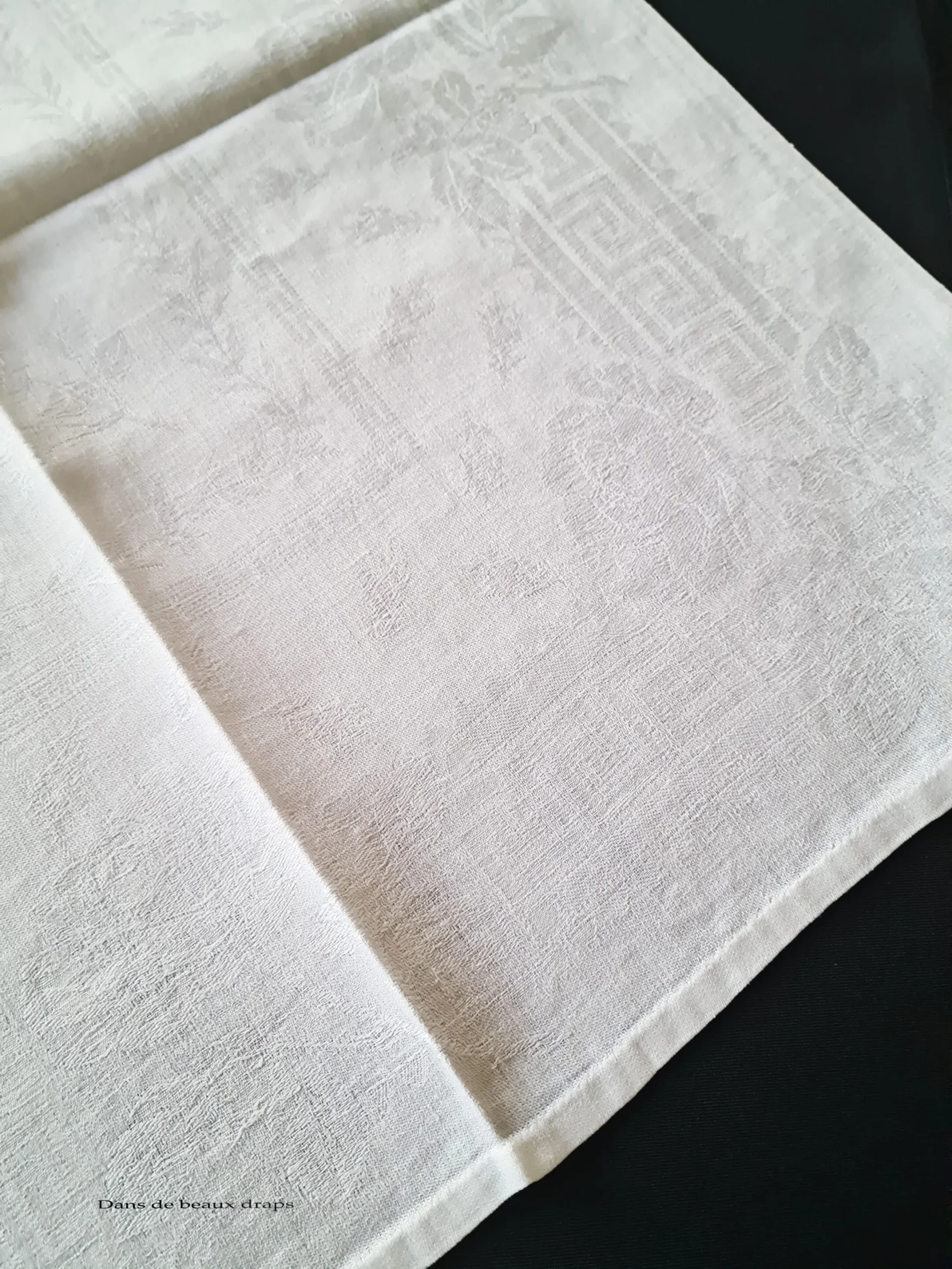 Élégante suite de 8 serviettes de table en damassé de lin à décor de roses, monogramme BB – Image 6