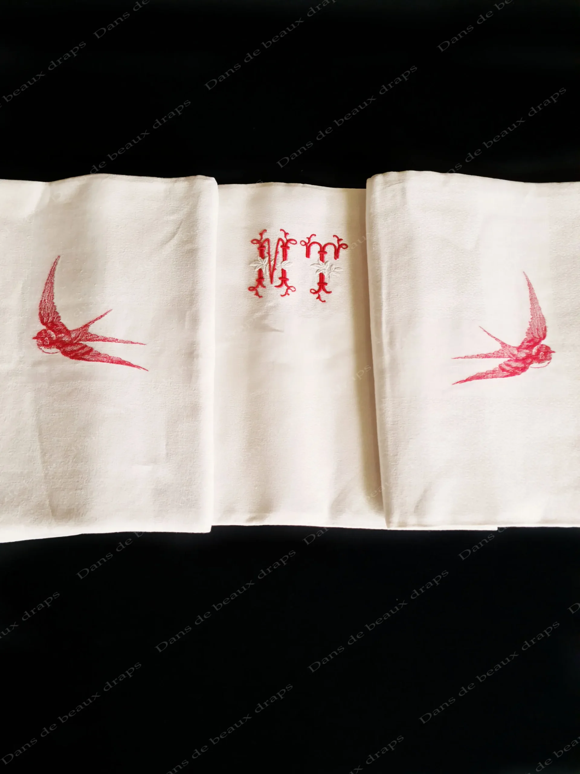 Superbe nappe en damassé de lin , 4 monogrammes MT. – Image 2