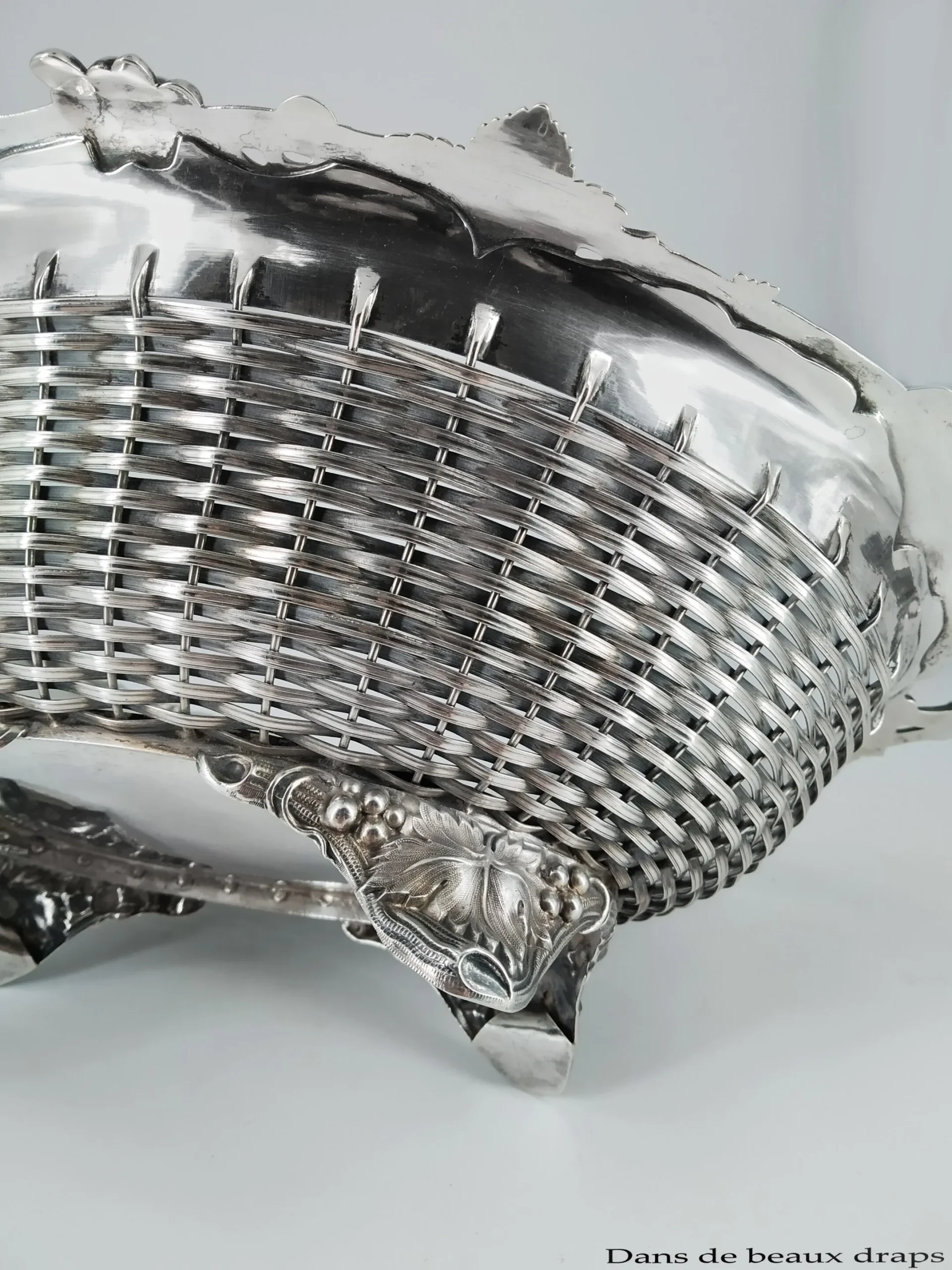 Rare paire de panières en argent , à décor de grappes de raisin et pampres de vigne, milieu du XIX ème – Image 6