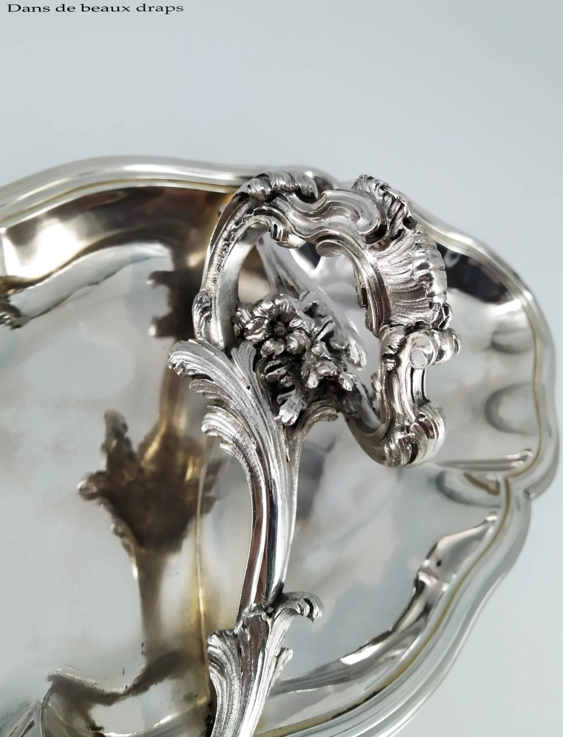 Très joli vide poche ou présentoir à doubles compartiments en argent modèle filet contour, époque 1900 – Image 6