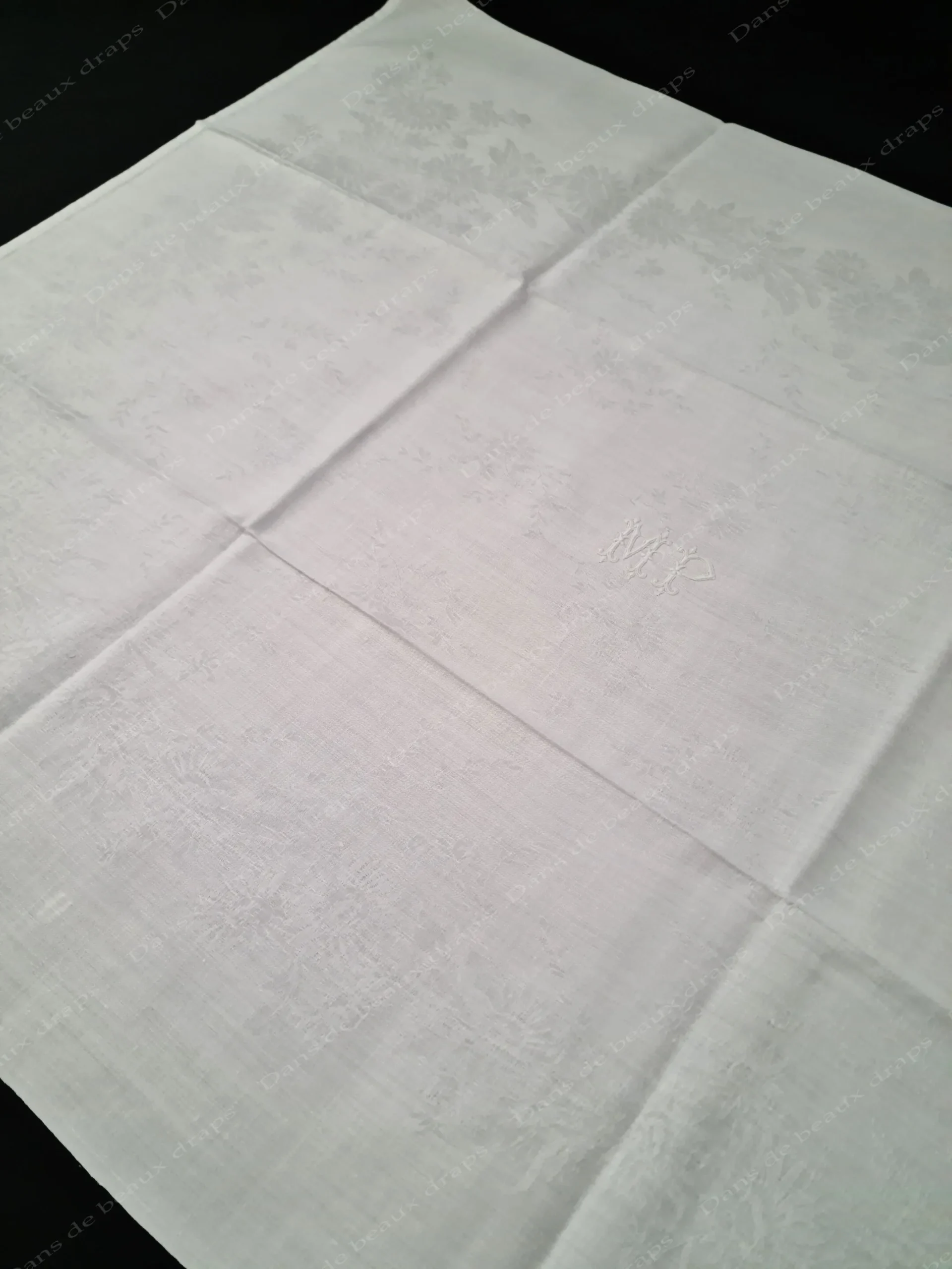 Suite de 10 belles serviettes de table en damassé de lin monogramme MP. – Image 6