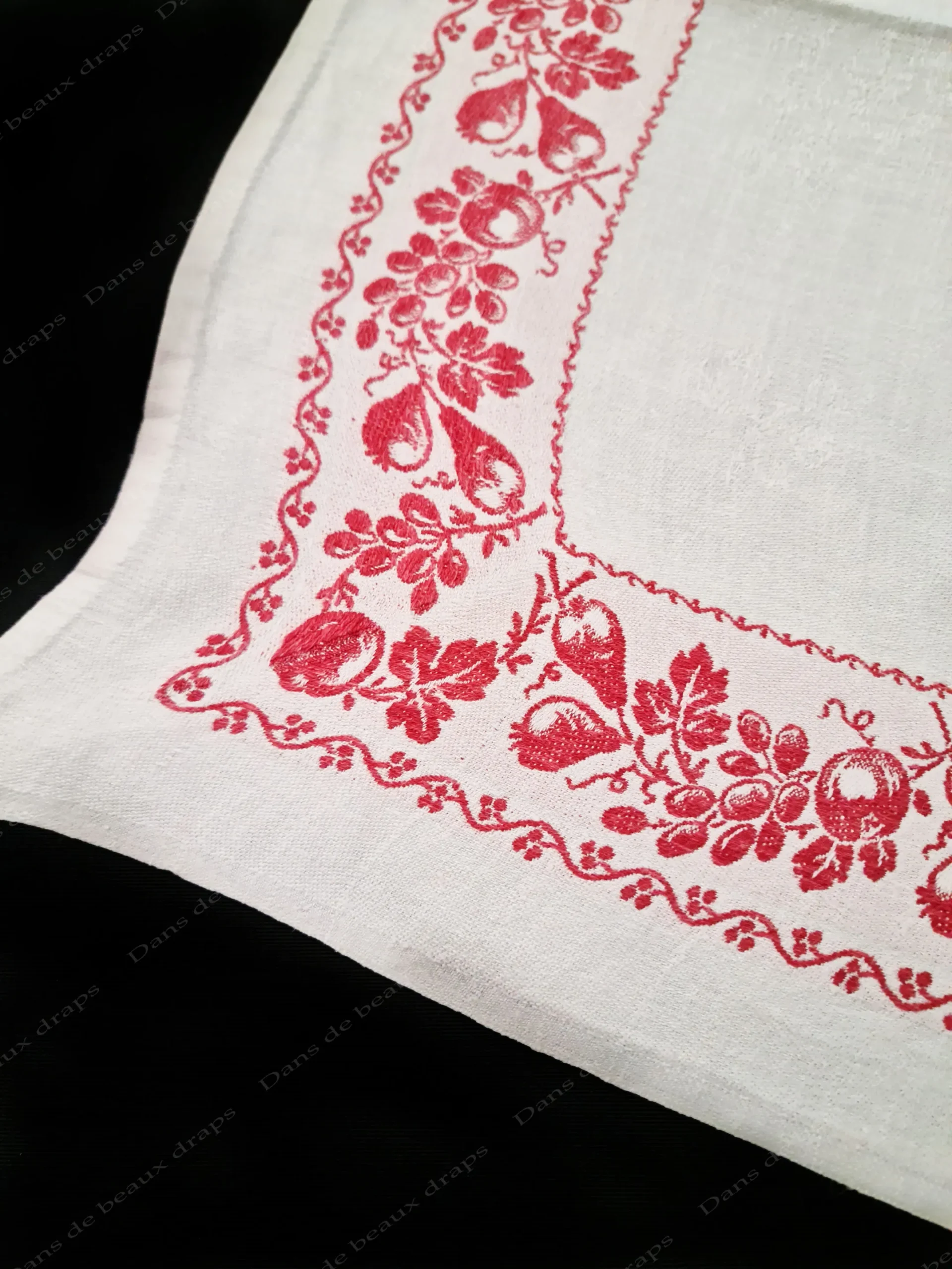 Rare série de 15 serviettes de table en damassé de lin à liteaux,décor de fruits,XIX ème. – Image 7