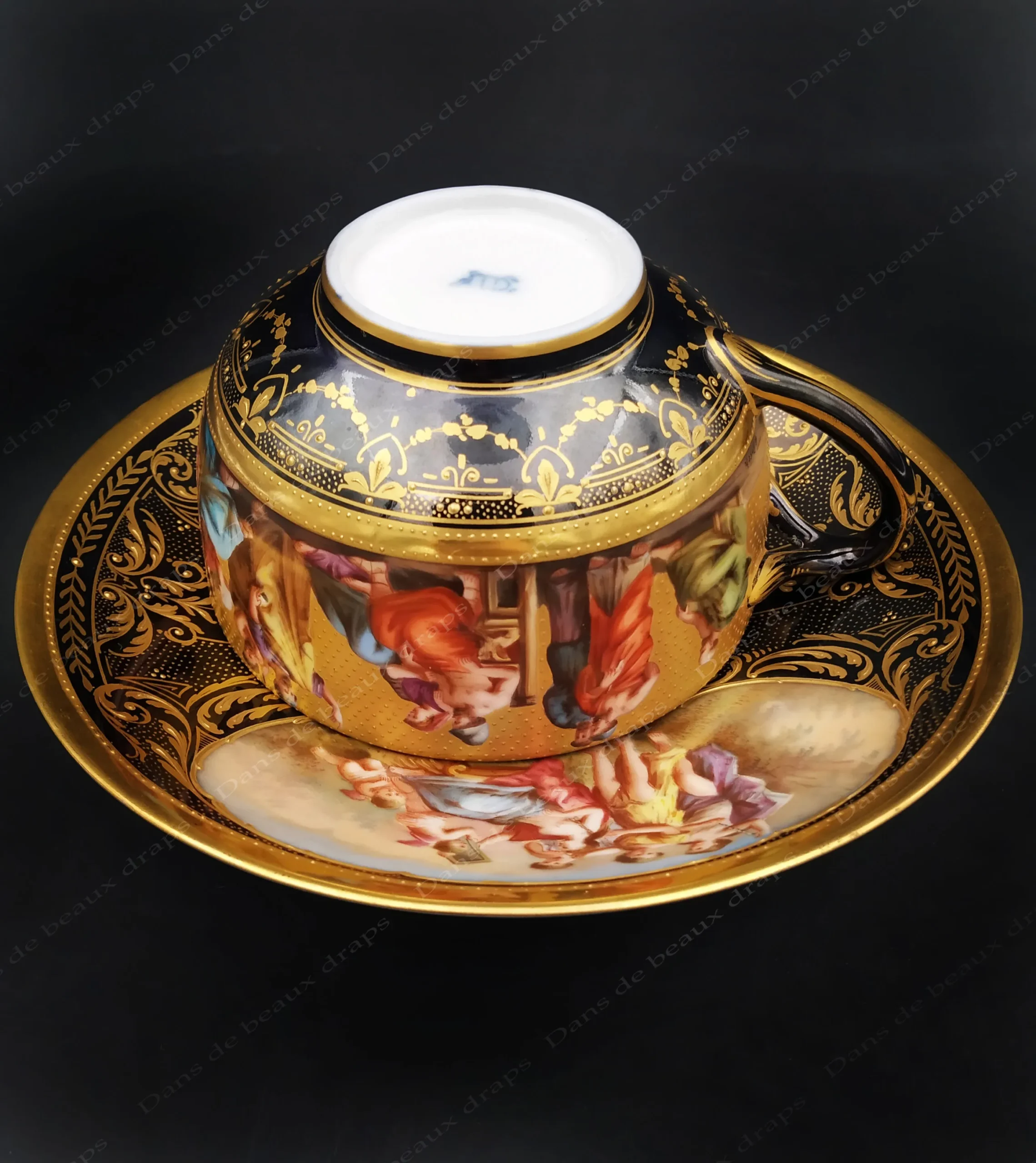 Exceptionnel déjeuner en porcelaine peint main à décor de personnages.19ème. – Image 3