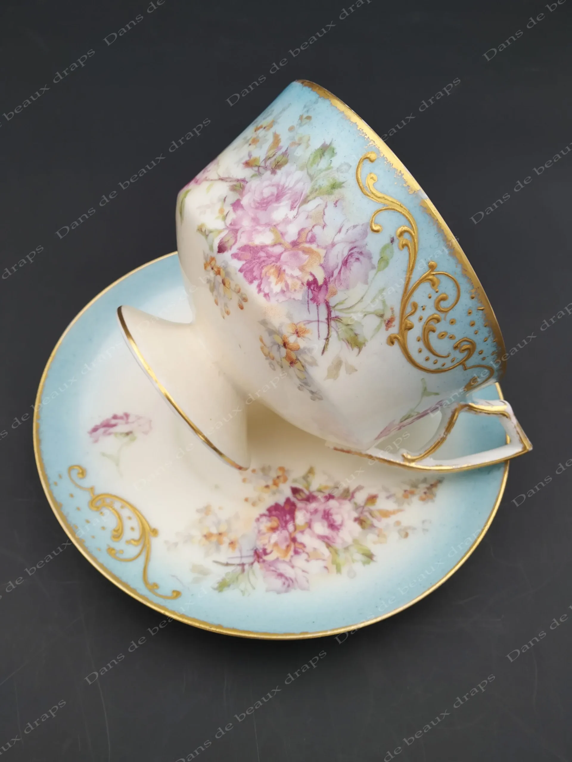 Joli déjeuner en porcelaine à décor floral fin 19ème. – Image 2