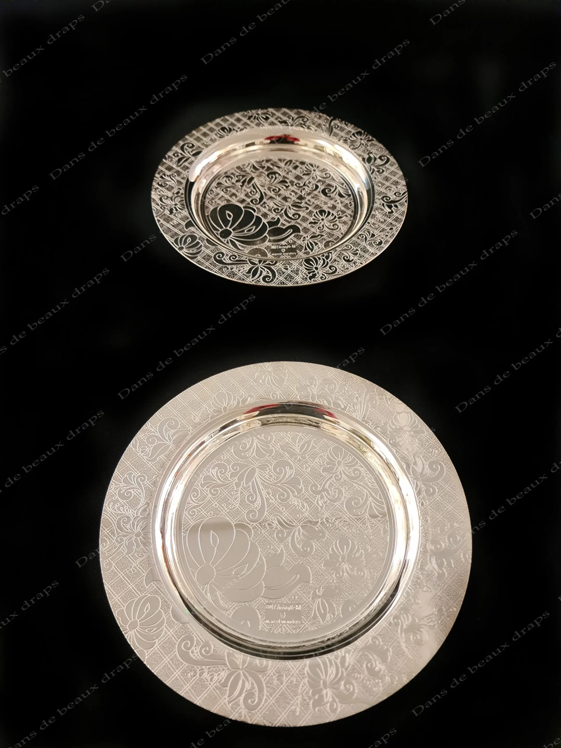 Paire de dessous de bouteille en métal argenté à galerie,modèle Jardin d’Éden,Christofle,Paris. – Image 2