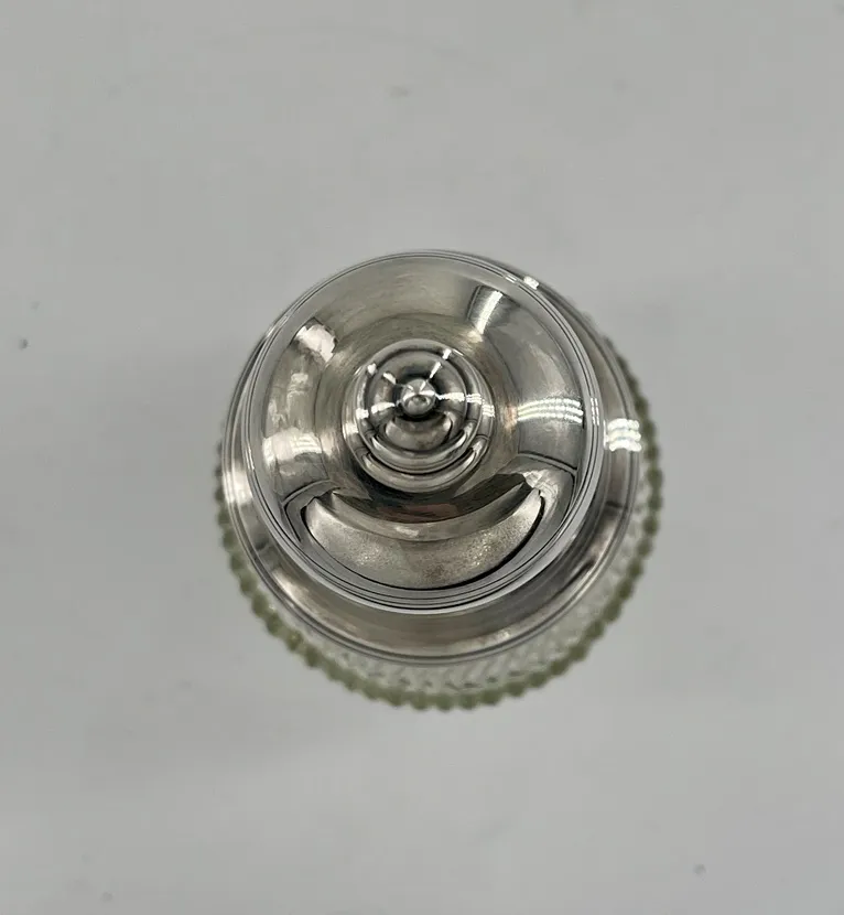 Belle saupoudreuse en verre et métal argenté, orfèvre Christofle – Image 4