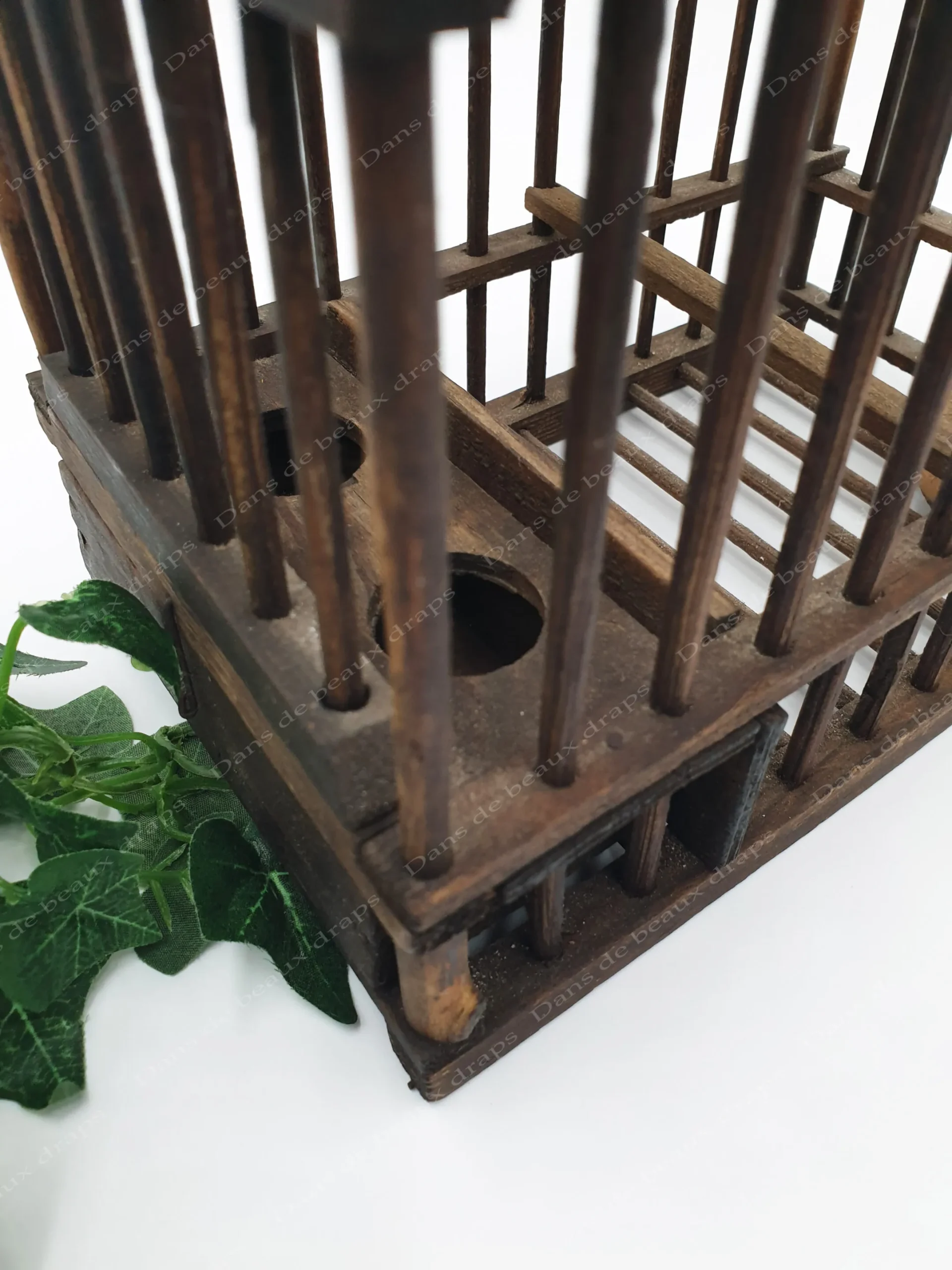 Ancienne cage à grive provençale en bois et son gobelet en terre vernissée. – Image 3