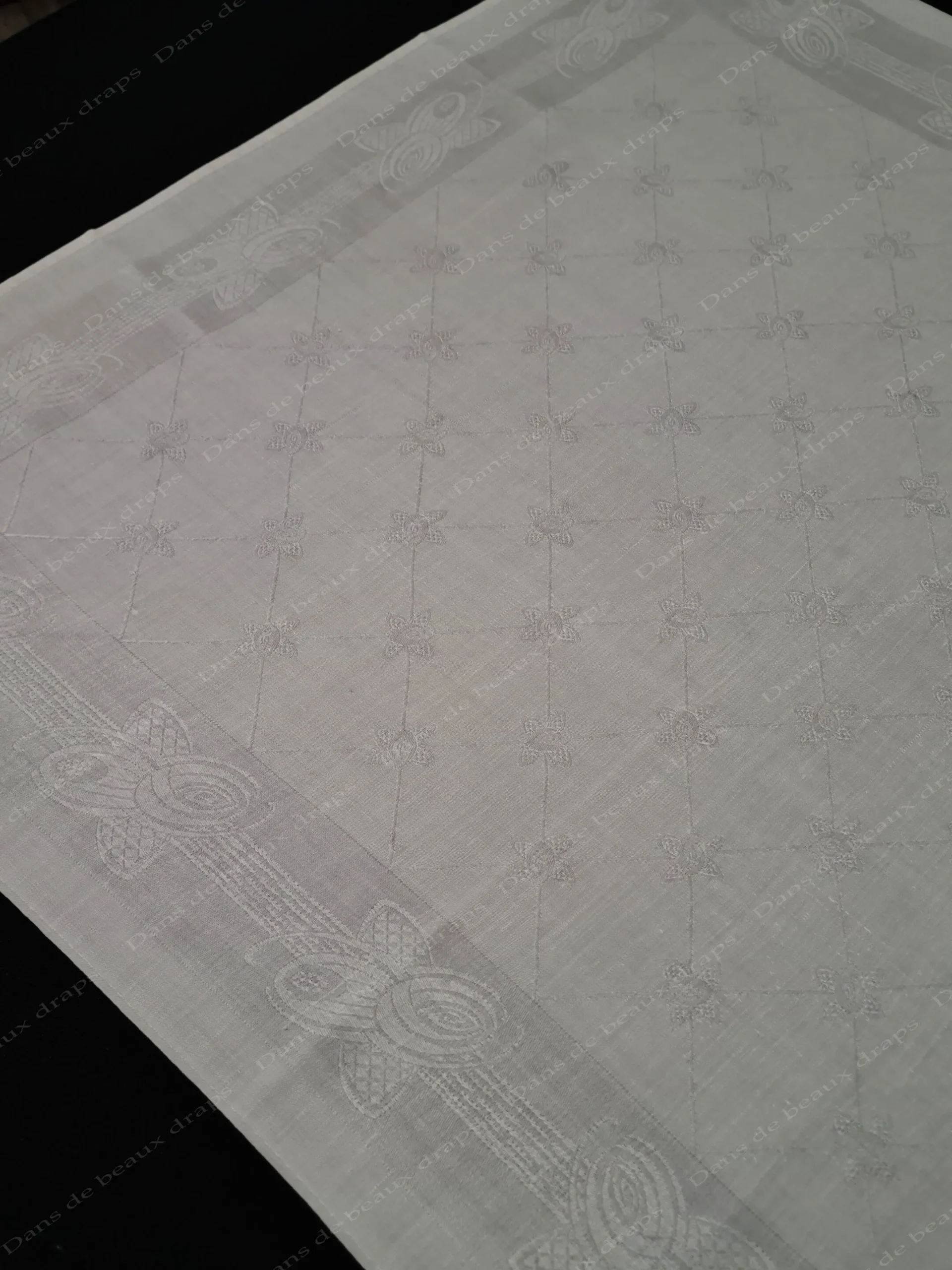 Superbe série de 8 serviettes de table en damassé de lin,époque art déco,monogramme JM. – Image 4