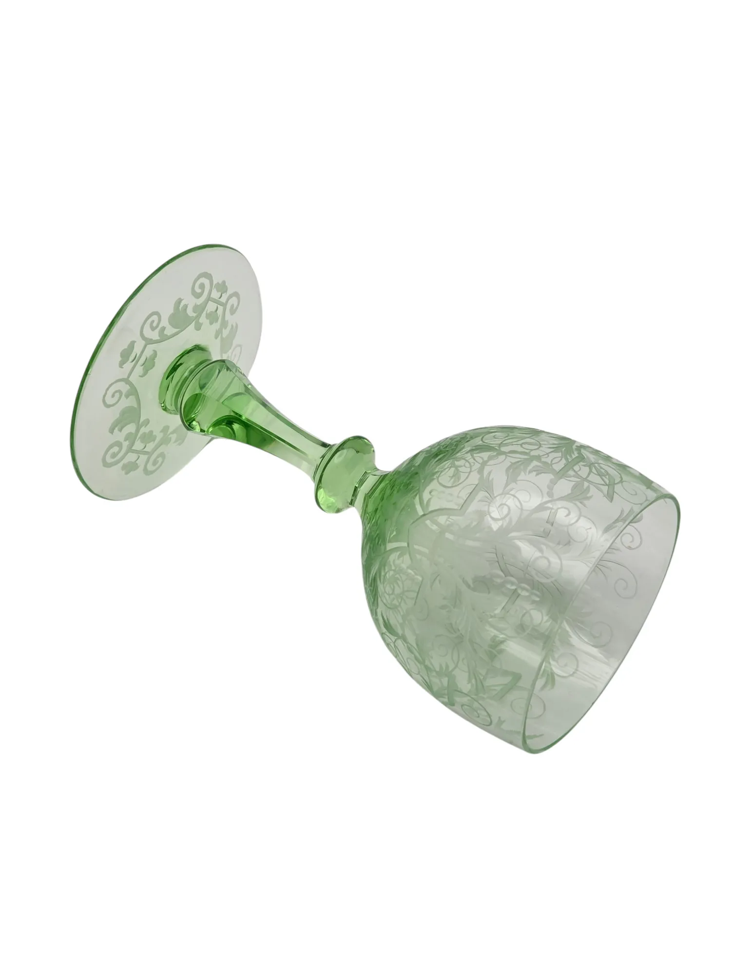 Exceptionnelle série de 5 verres à vin du Rhin en cristal gravé et doublé vert, Lobmeyr, Vienne. – Image 5