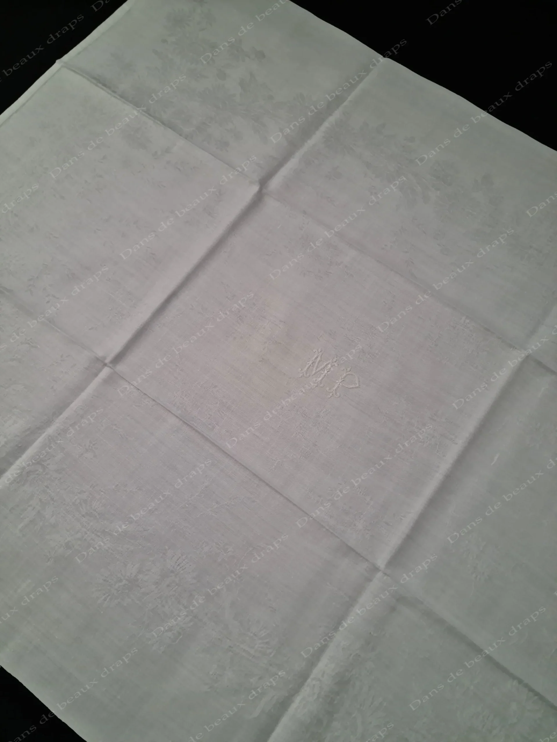 Suite de 10 belles serviettes de table en damassé de lin monogramme MP. – Image 7