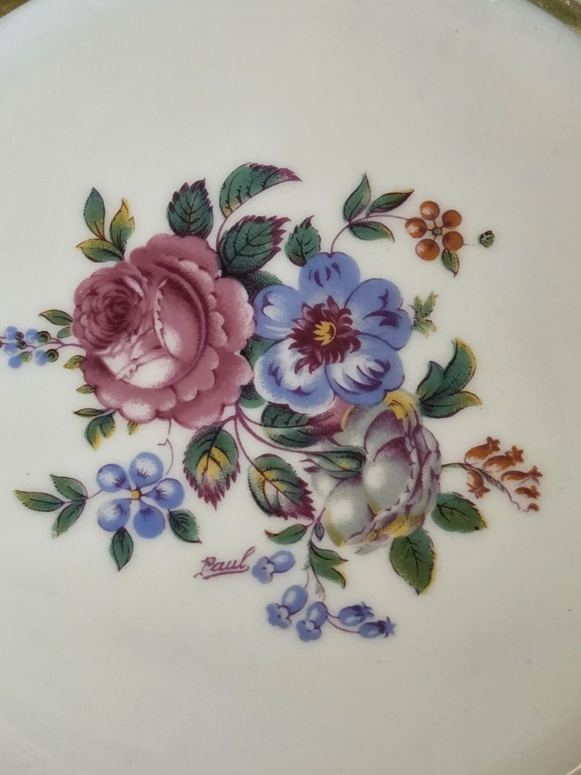 8 assiettes à dessert en porcelaine de Limoges à décor floral, époque Art Déco. – Image 4