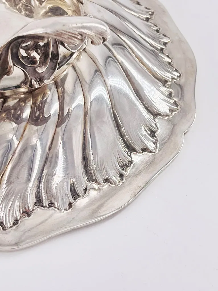 Jolie coupe sur pied en argent massif de style rocaille. – Image 4