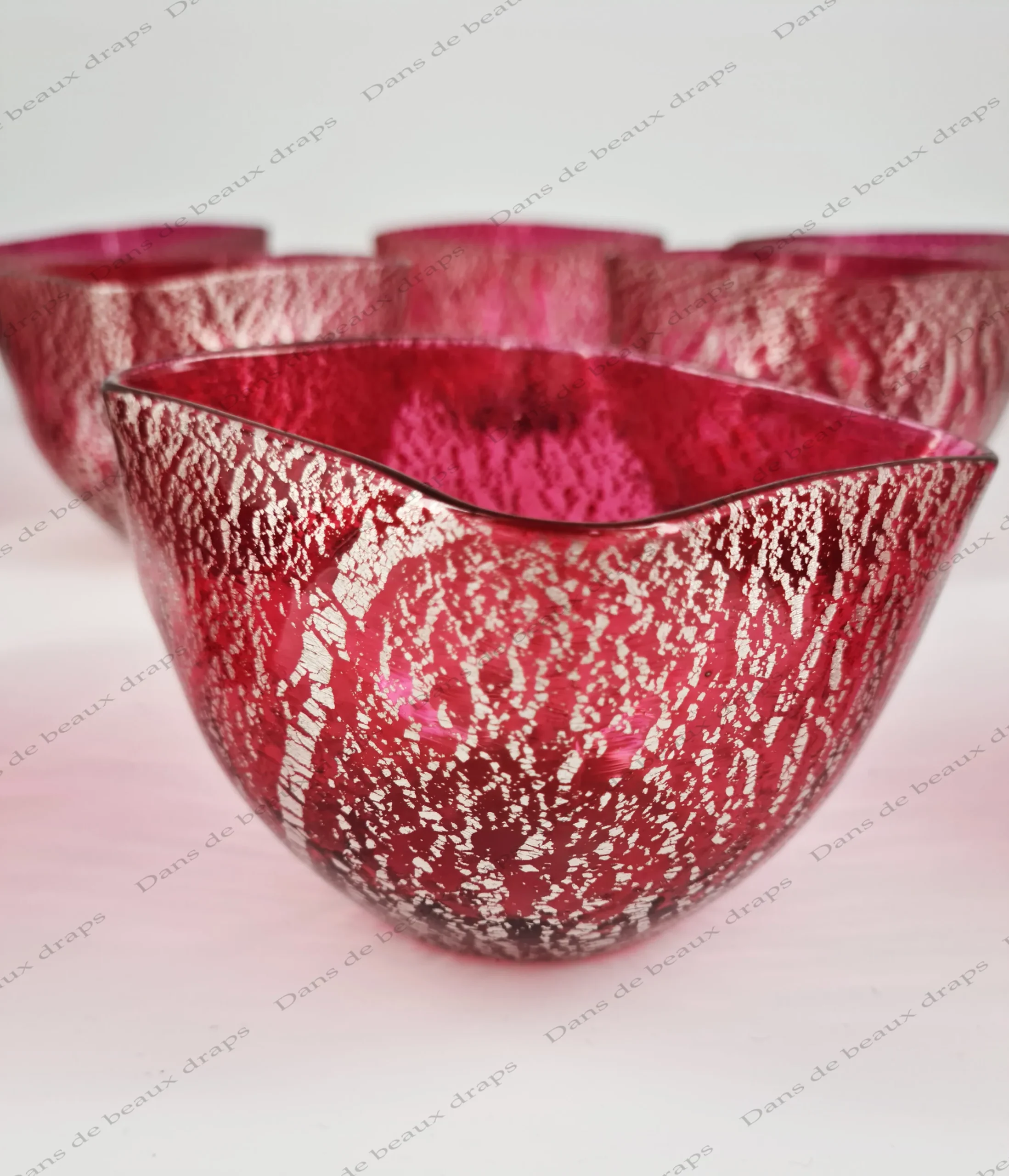 9 belles coupes à dessert en cristal rose vif,peigné argent. – Image 4