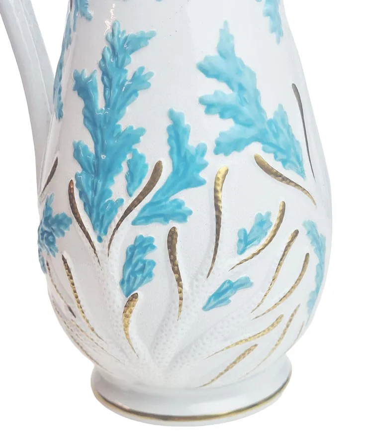 Suite de 3 pichets en faïence à décor de corail turquoise – Image 4