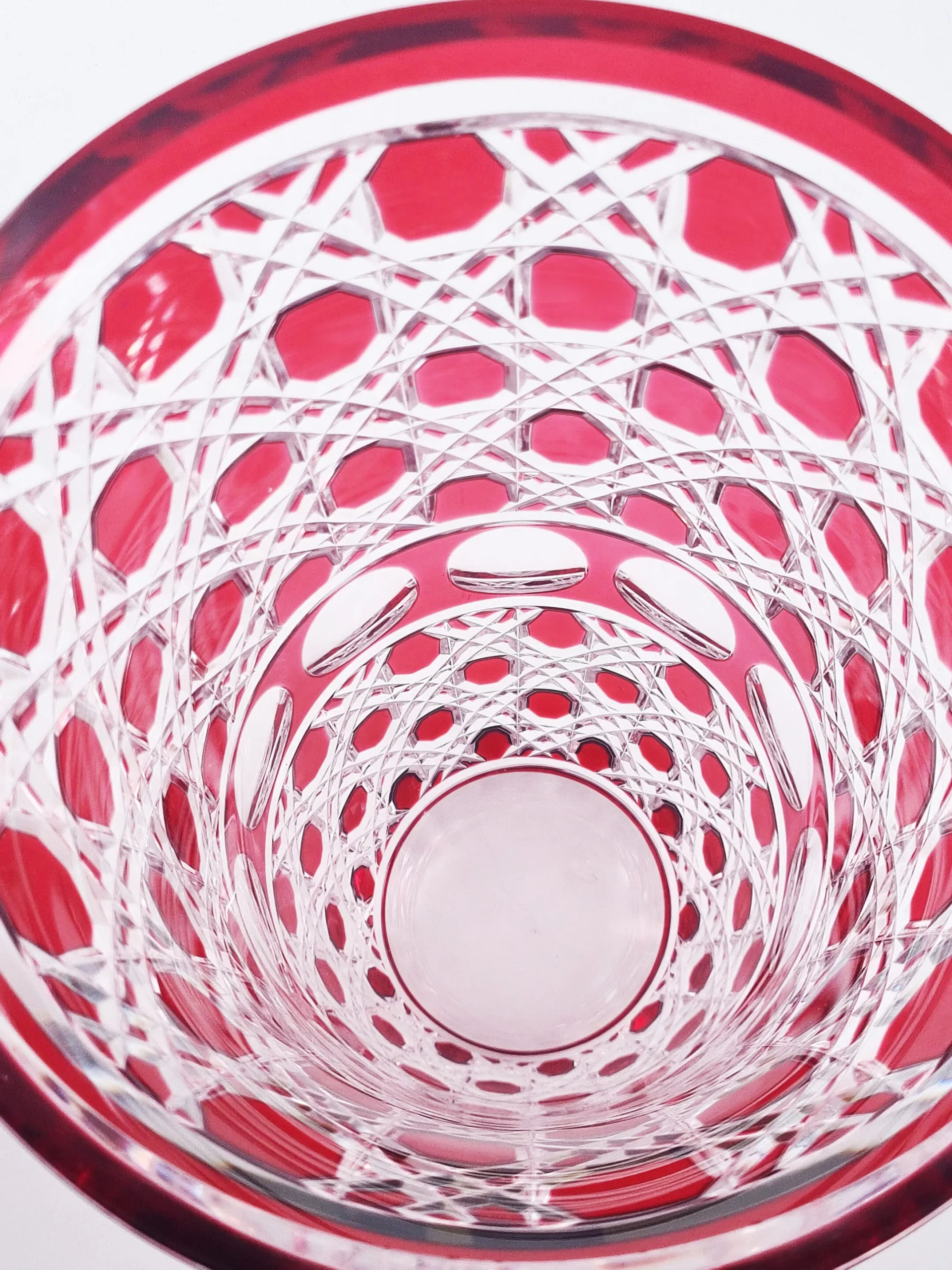 Superbe vase en cristal de Baccarat doublé rouge – Image 4