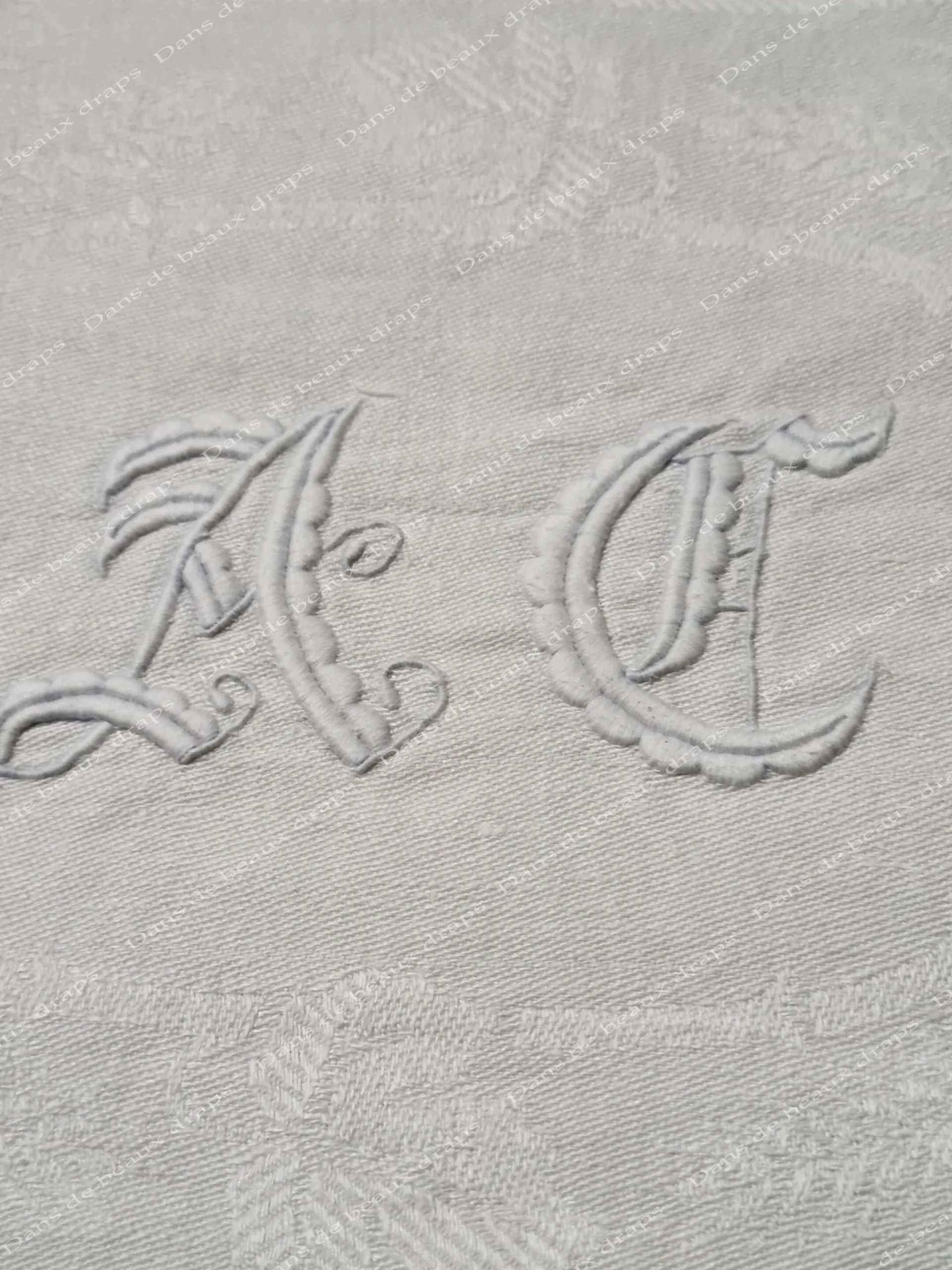 Jolie série de 6 serviettes de table en damassé de lin monogramme AC. – Image 3