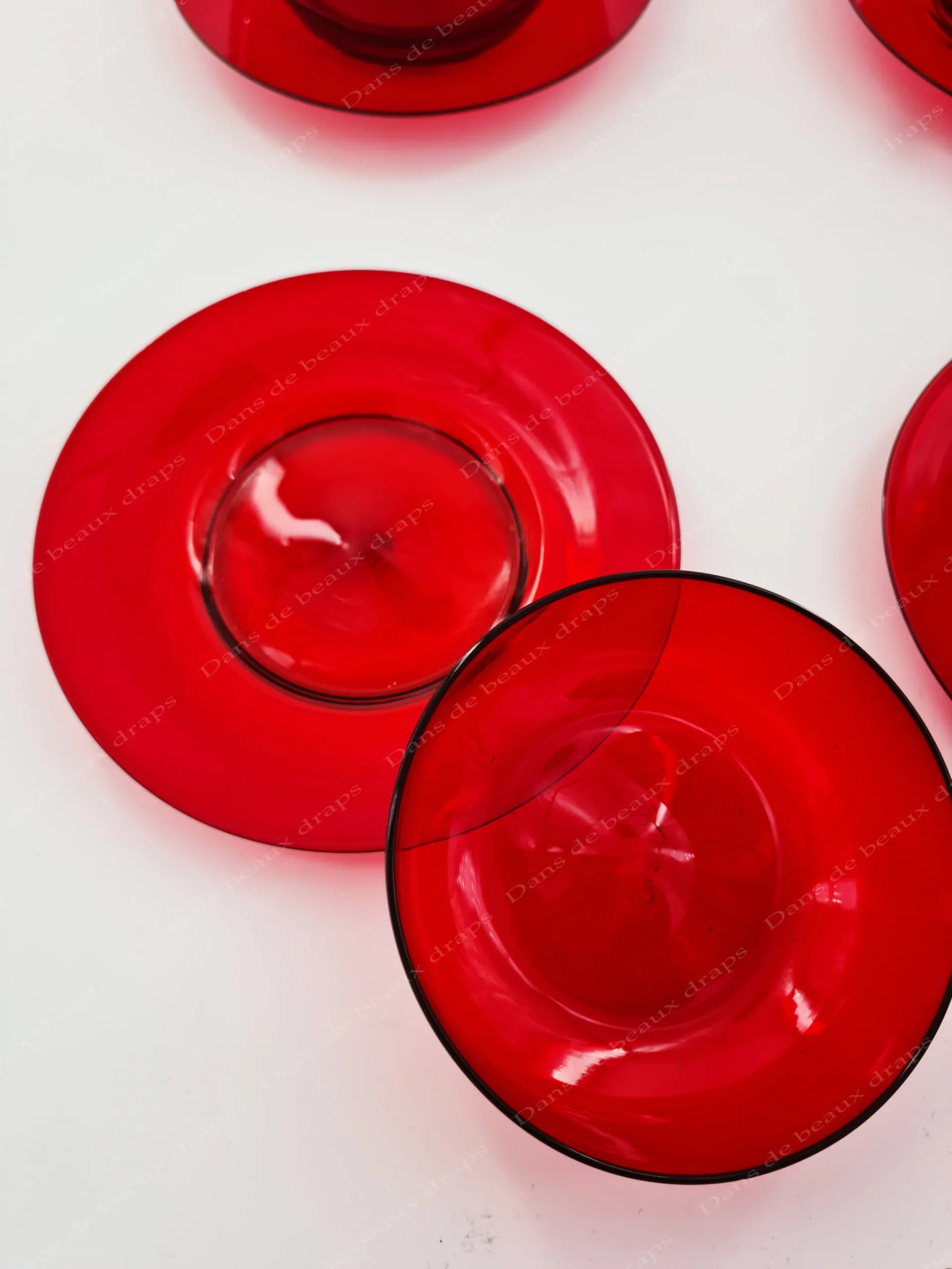 Ensemble de 6 coupelles et 6 soucoupes rouges en verre de Murano. – Image 3