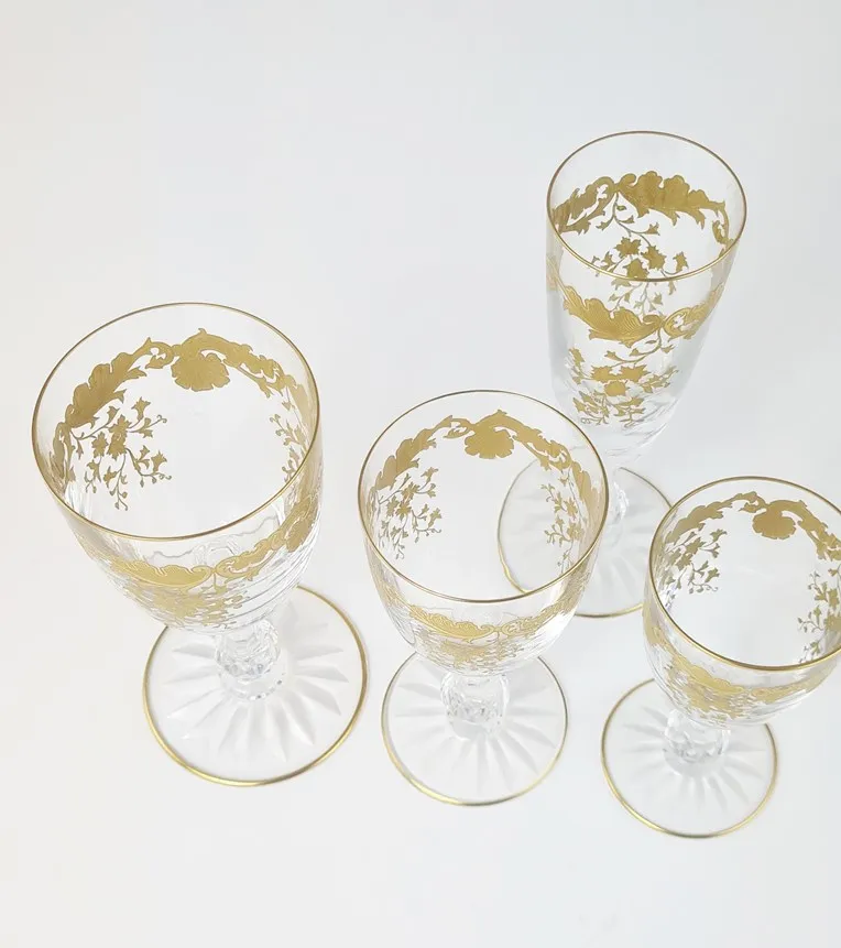 Exceptionnel service de verres en cristal de Saint Louis, modèle Massenet Or, 48 pièces – Image 3