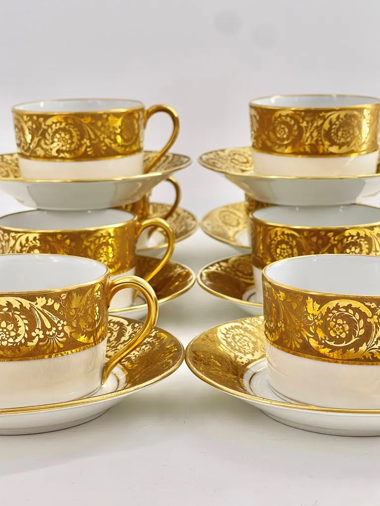 Magnifique suite de 8 paire-tasses à thé en porcelaine de Limoges – Image 7