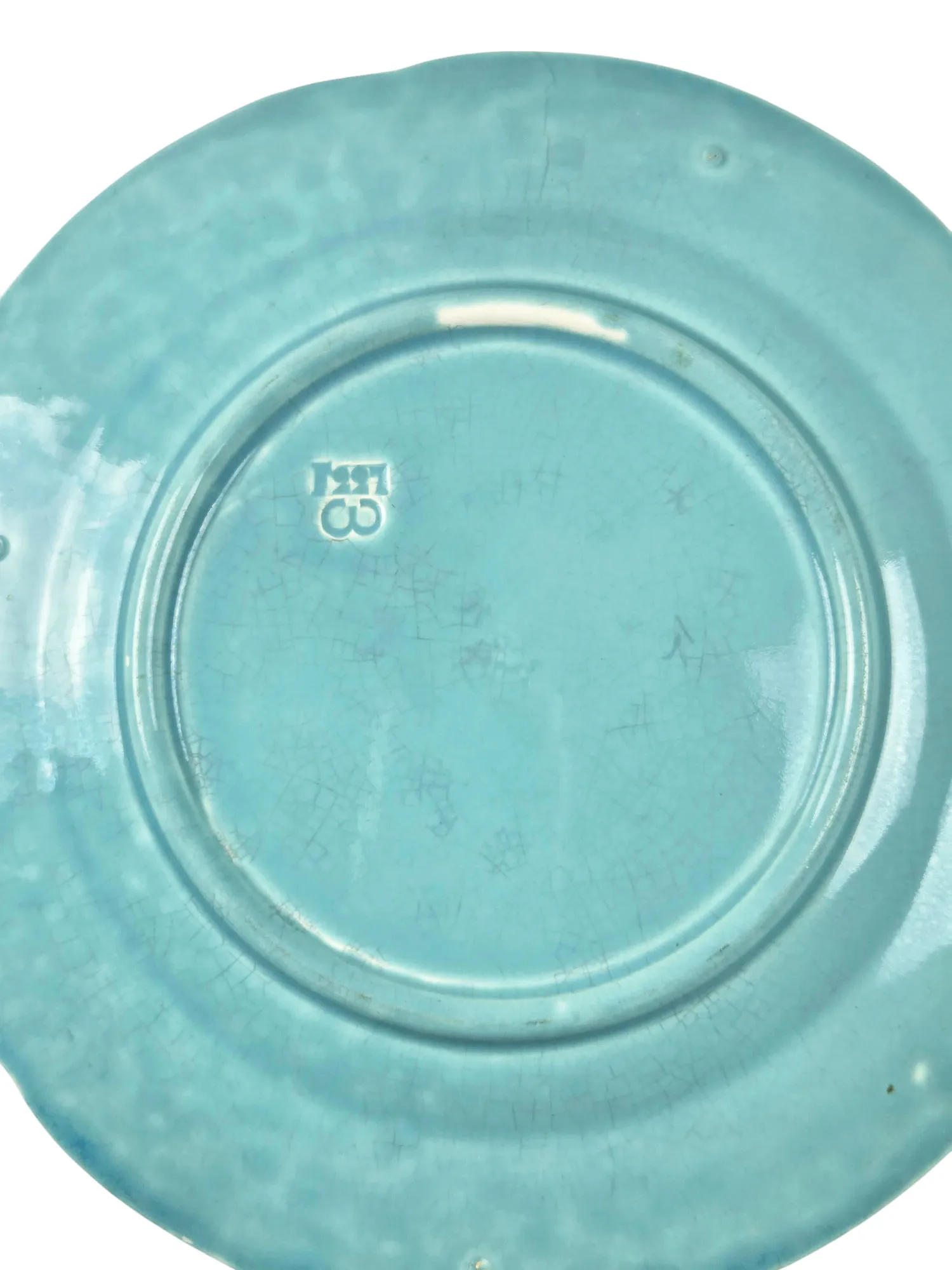 Suite de 6 assiettes à dessert en barbotine, majolique, Sarreguemines France. – Image 5