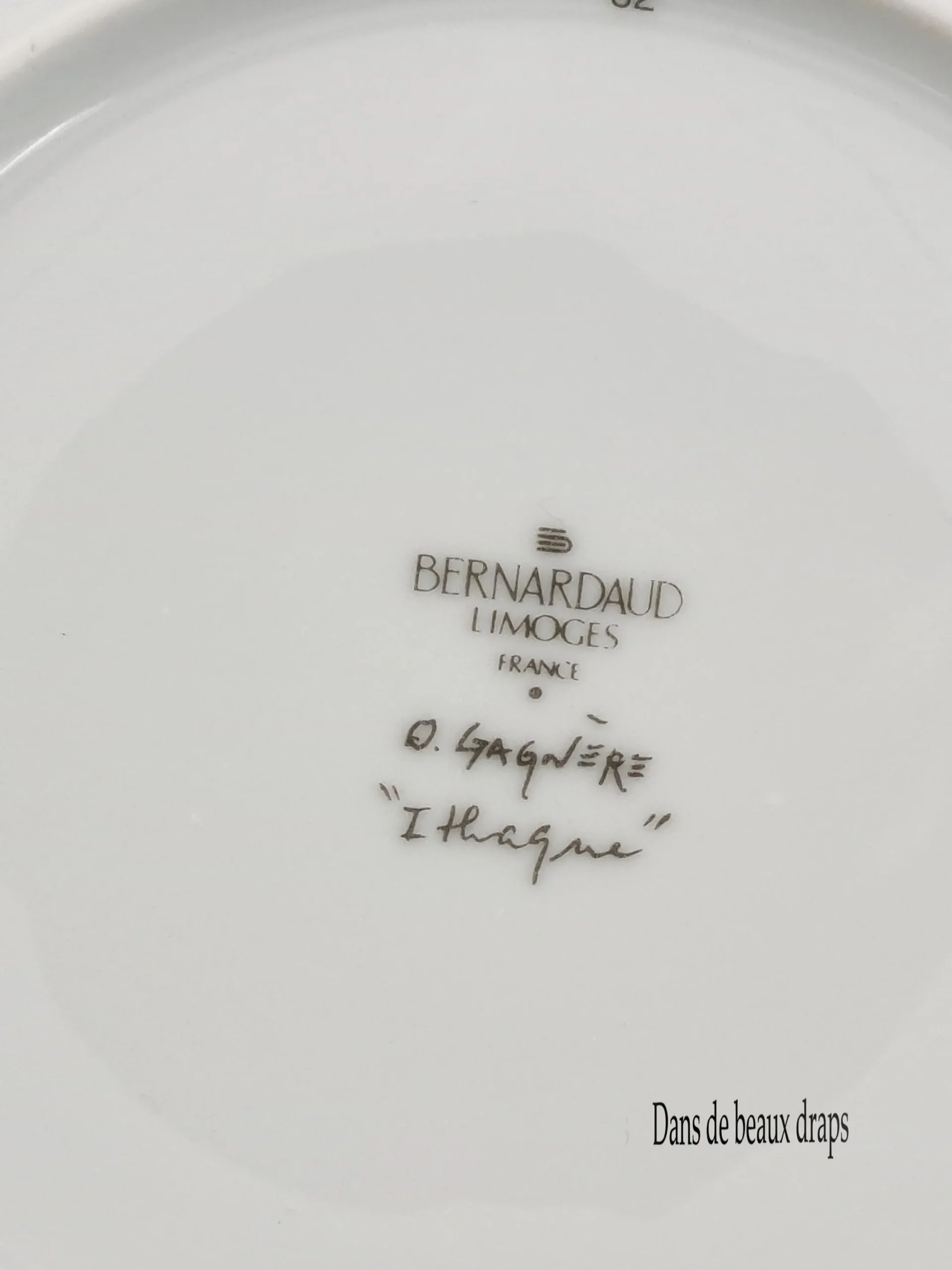 Magnifique suite de 6 assiettes à dessert en porcelaine de Limoges, maison Bernardaud, modèle Ithaque Platine – Image 5