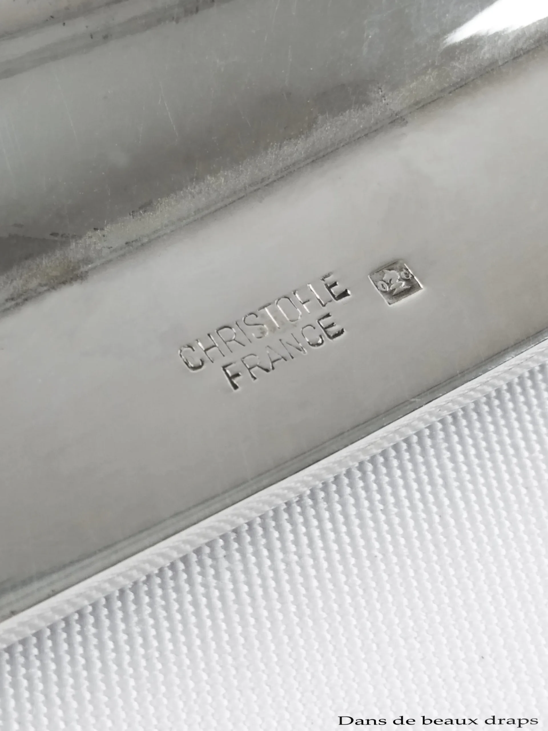 Plat à poisson en métal argenté, orfèvre Christofle, modèle Malmaison. – Image 3