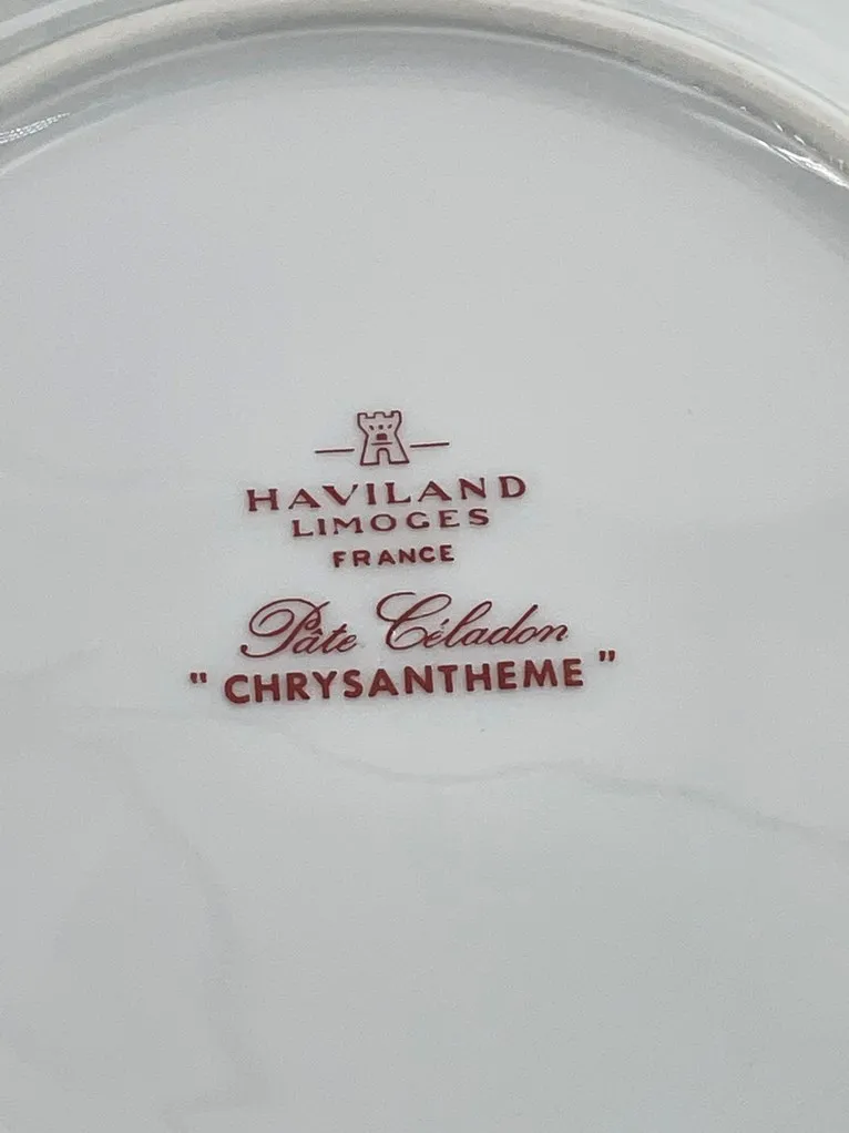 Très bel ensemble de 8 assiettes à gâteaux et plat à cake en porcelaine de Limoges, maison Haviland, modèle Chrysanthème. – Image 8