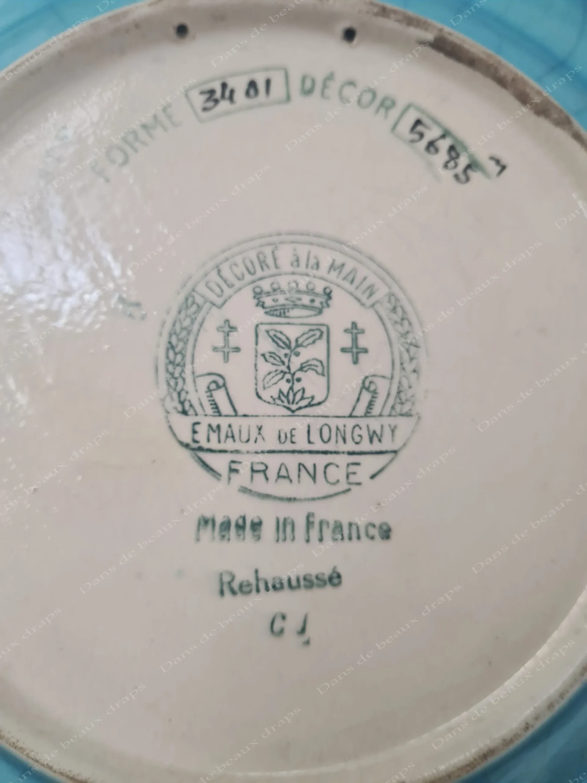 Jolie assiette en émaux de Longwy,à décor floral,années 1950. – Image 4