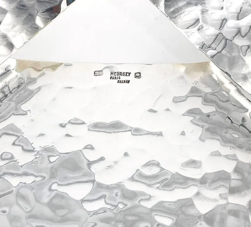 Belle coupe à fruit ou corbeille en métal argenté martelé, orfèvre Meurgey, Paris – Image 3