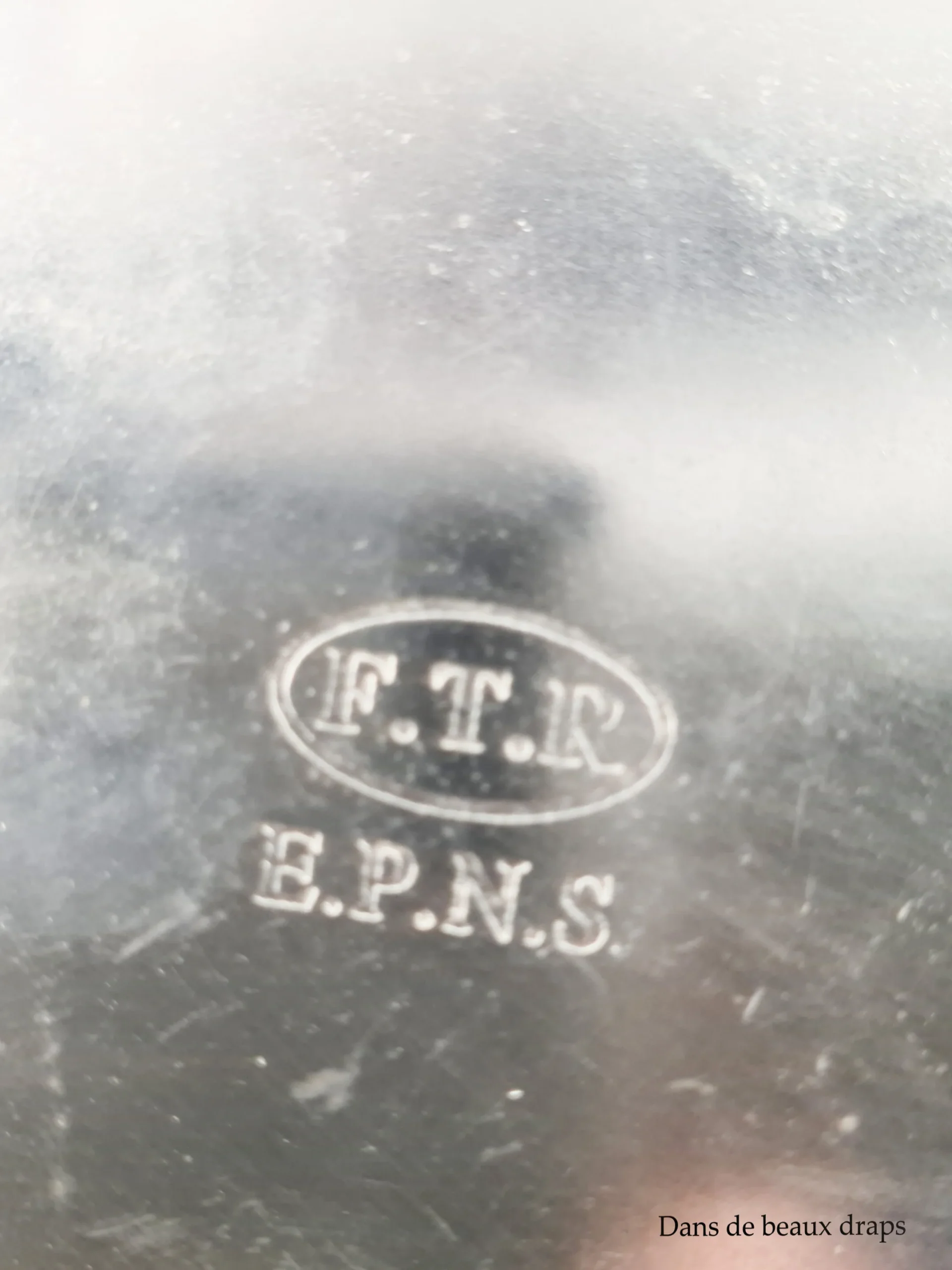 Jolie corbeille en métal argenté. – Image 4