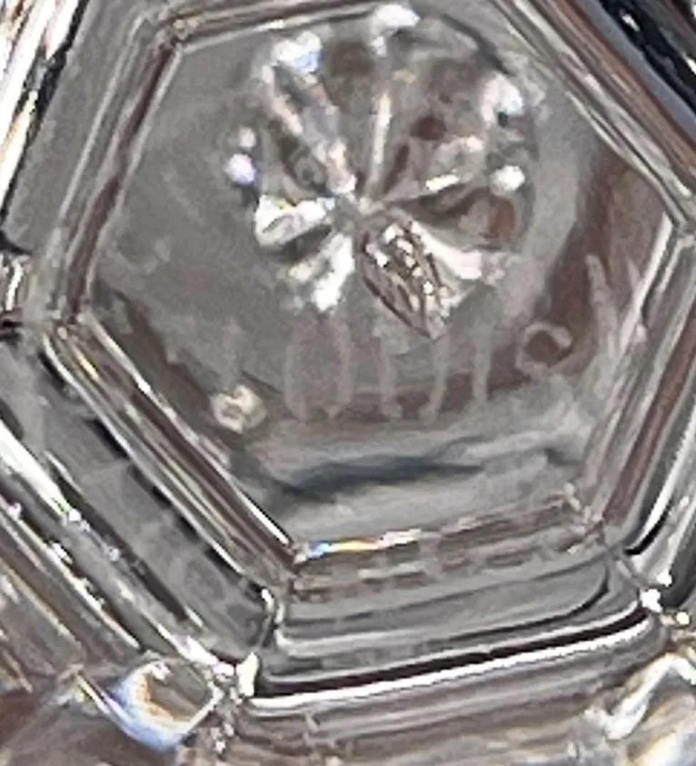 Rare service de verres en cristal de Saint Louis, modèle Alexandre, filet or, 52 pièces – Image 9