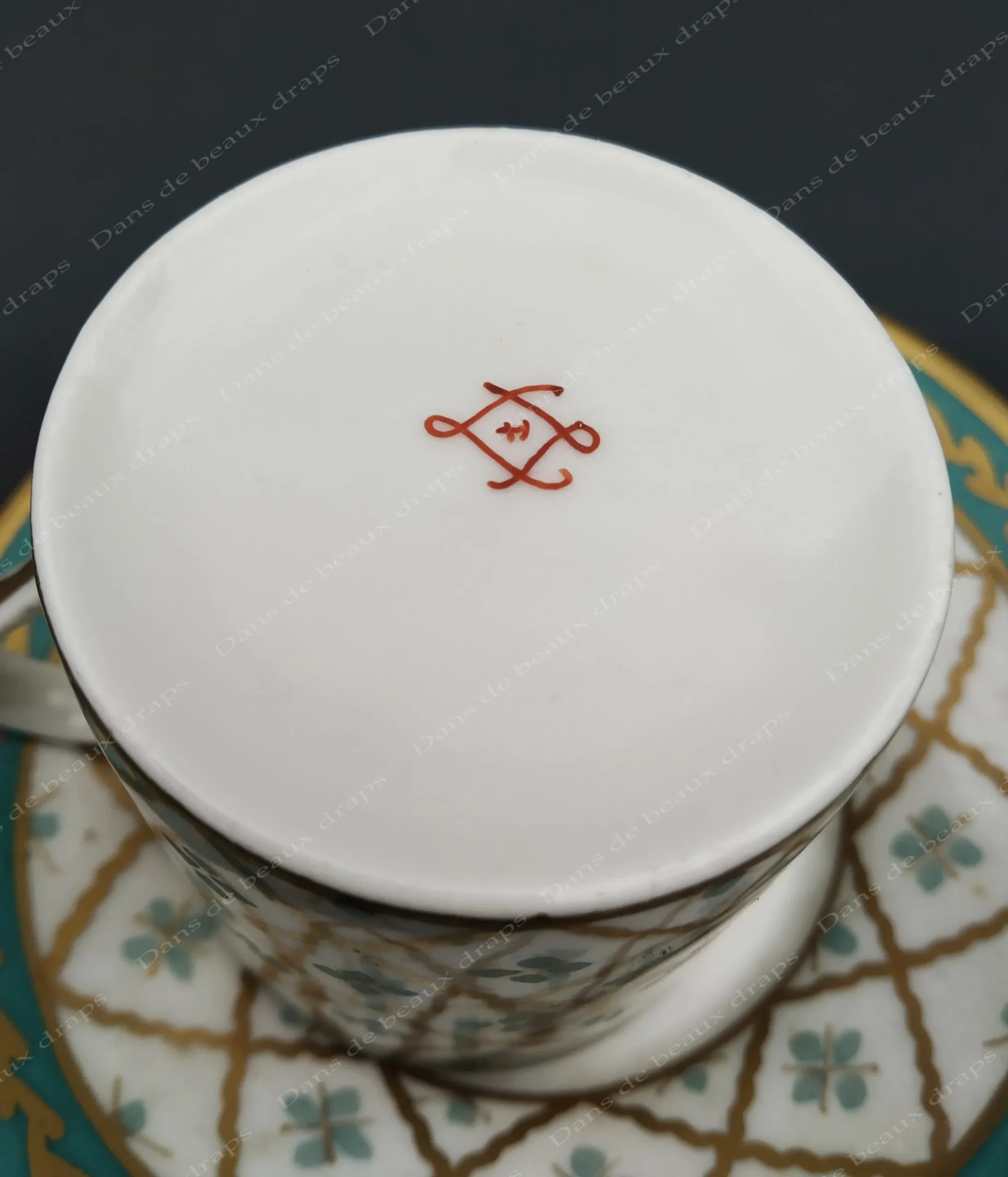 Égoïste en porcelaine de Limoges dans le gout de Sèvres. – Image 3