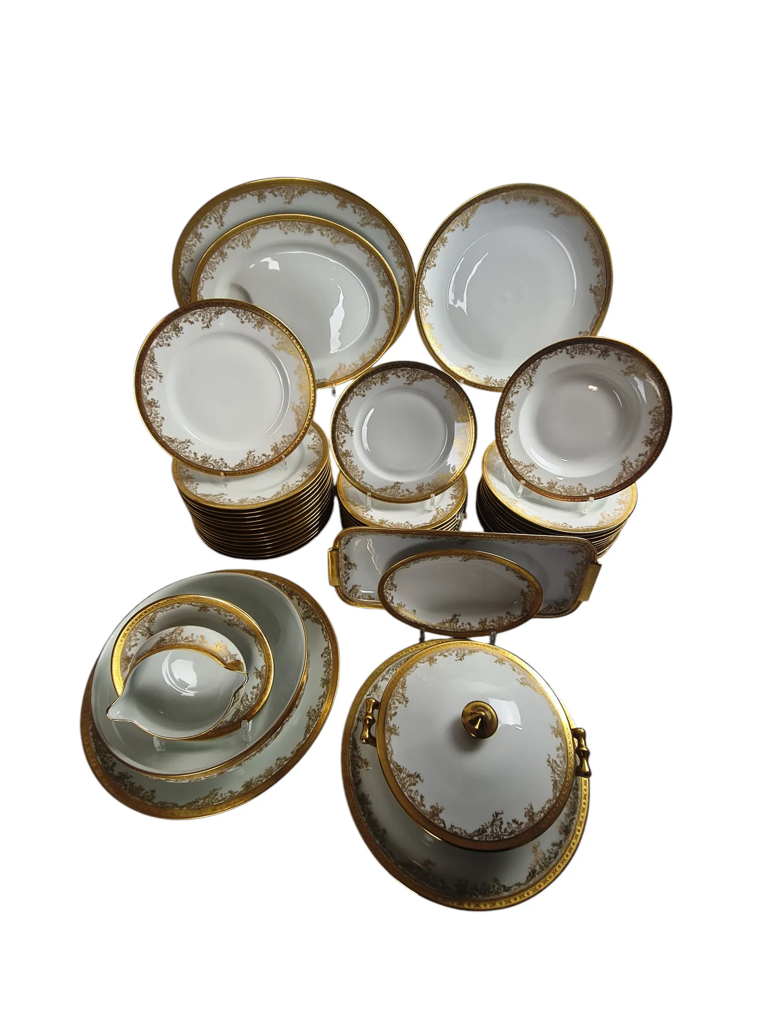 Magnifique service en porcelaine de Limoges, maison Haviland, modèle Diplomate, 59 pièces. – Image 2