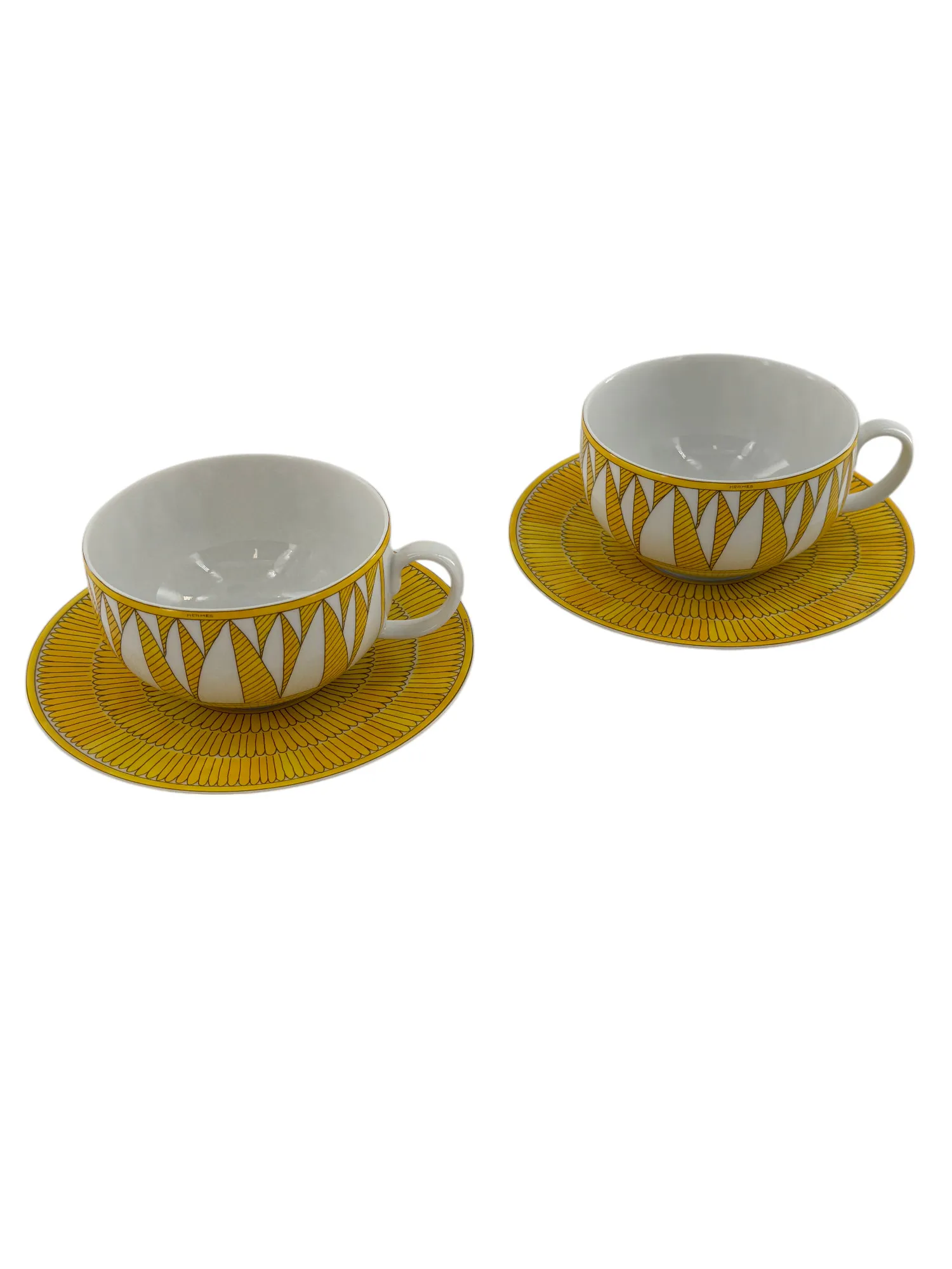 Rare ensemble de 2 paire-tasses à déjeuner en porcelaine de Limoges, maison Hermès, modèle Soleil. – Image 2
