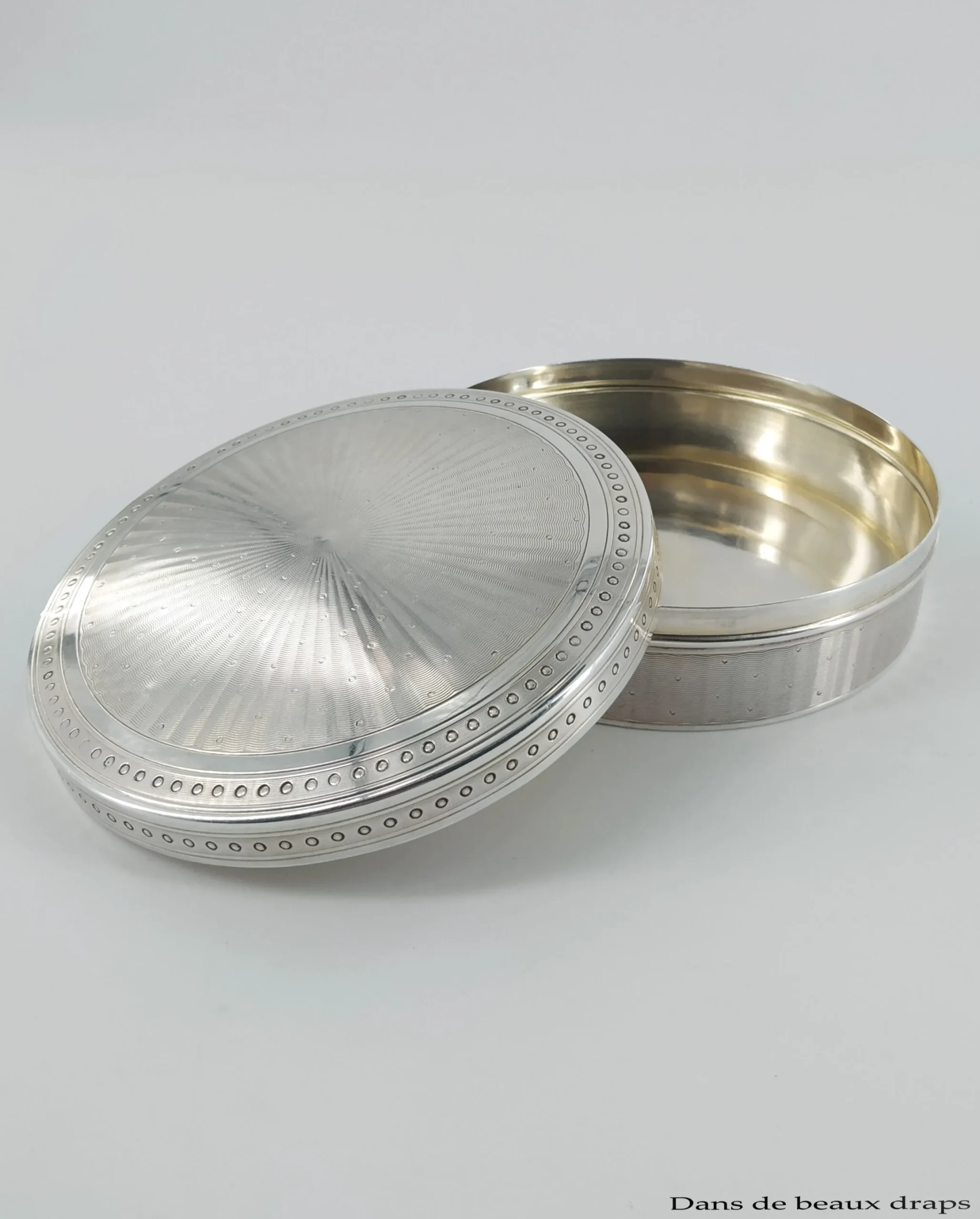 Superbe boite ronde en argent à décor de perles – Image 4