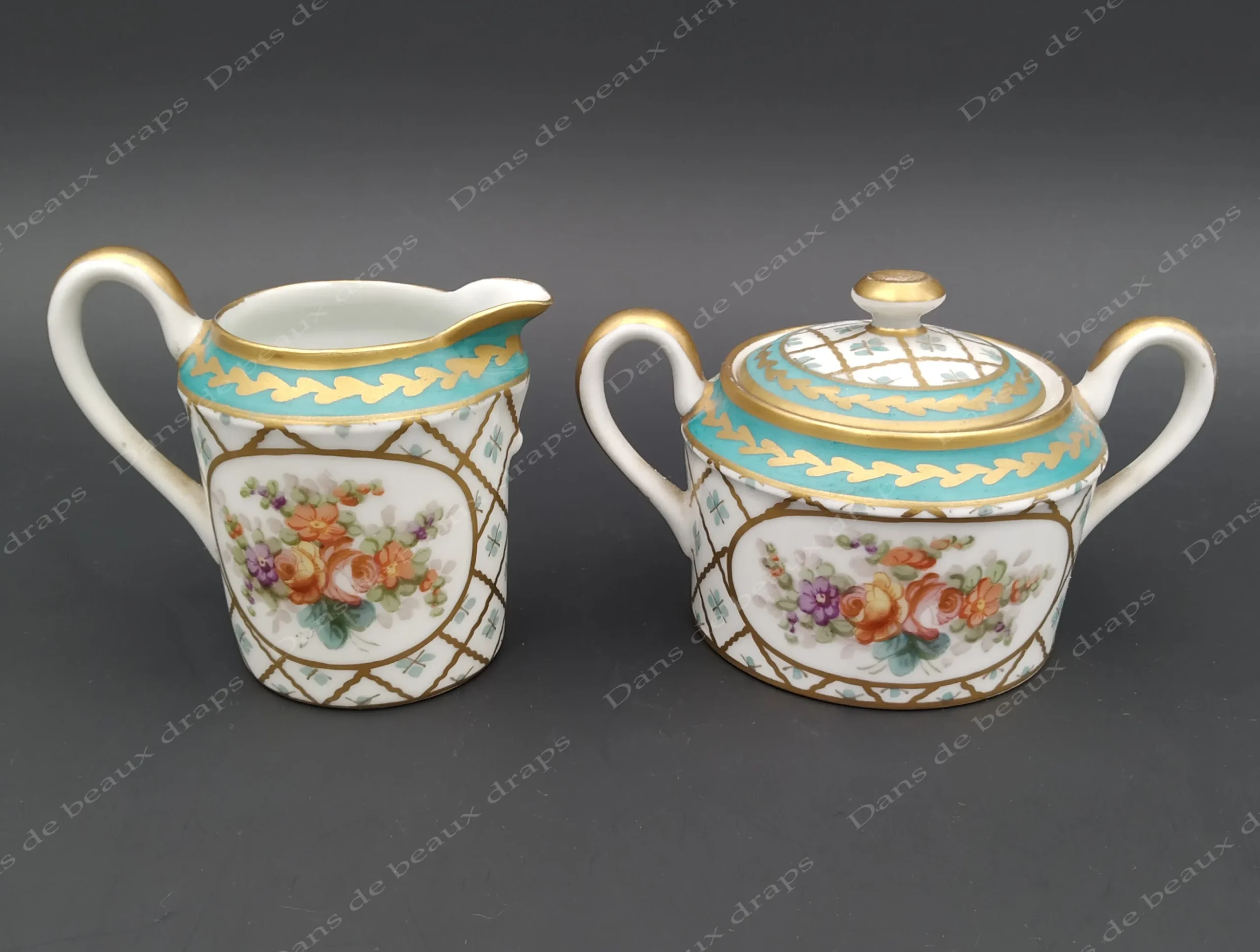 Égoïste en porcelaine de Limoges dans le gout de Sèvres. – Image 2