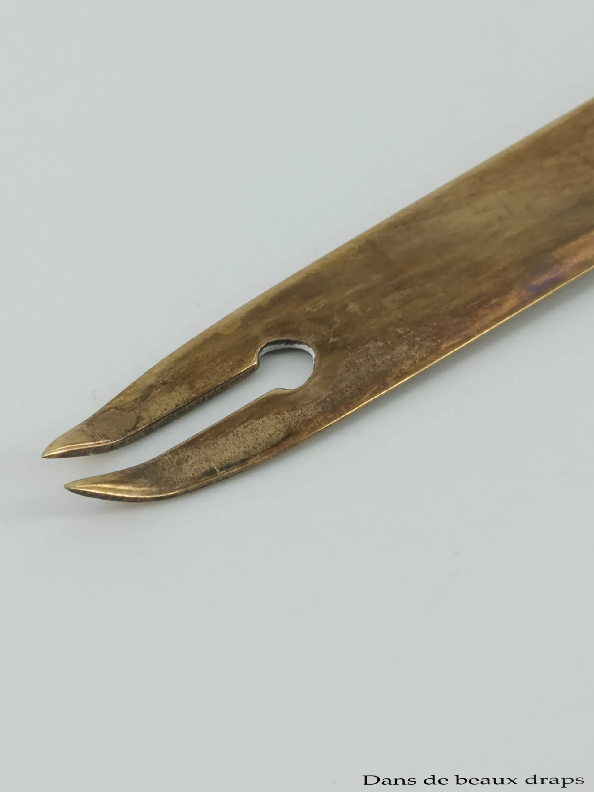 Suite de 12 fourchettes en argent massif, lames en métal doré, époque art déco – Image 4