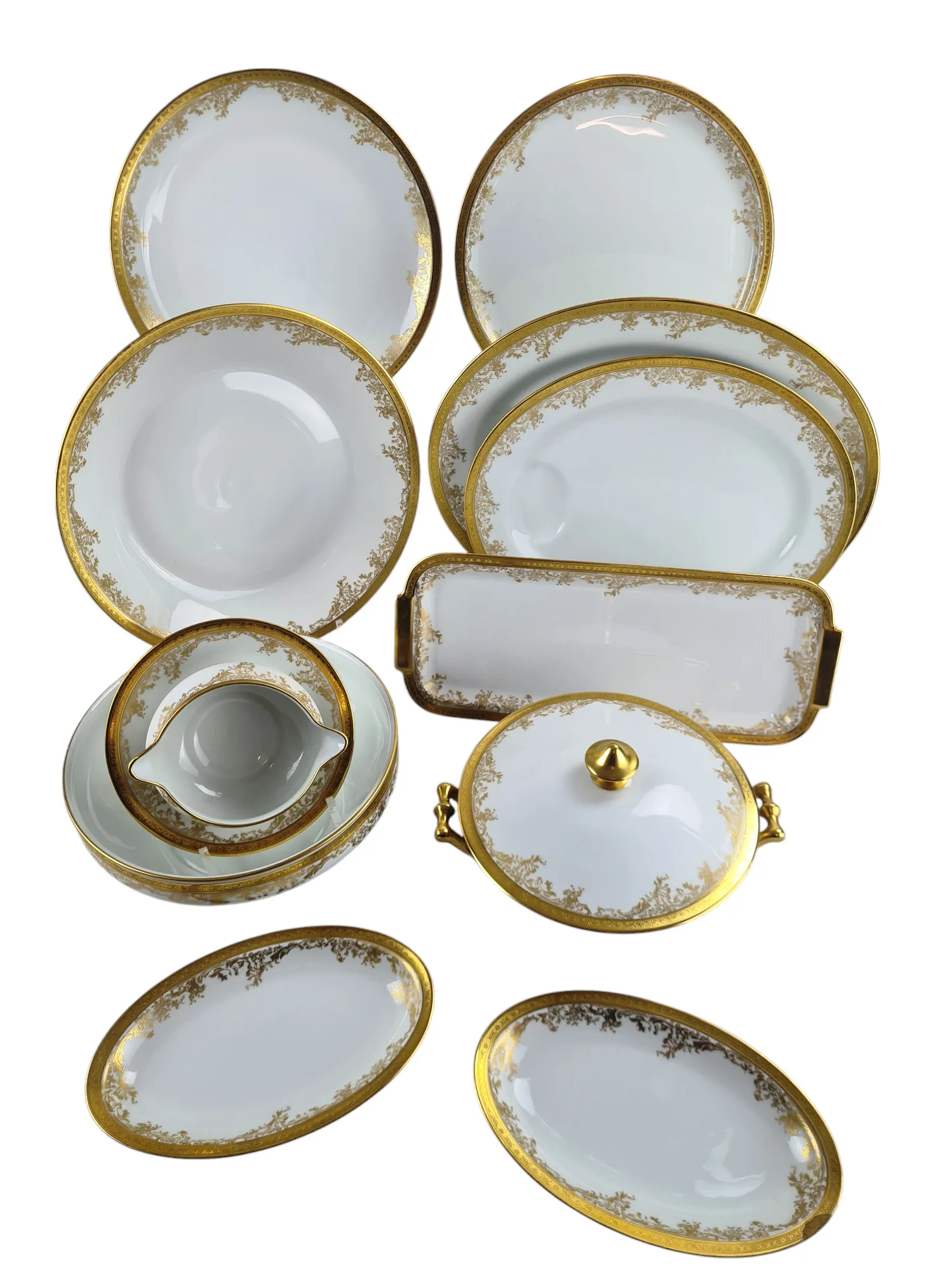 Magnifique service en porcelaine de Limoges, maison Haviland, modèle Diplomate, 59 pièces. – Image 8