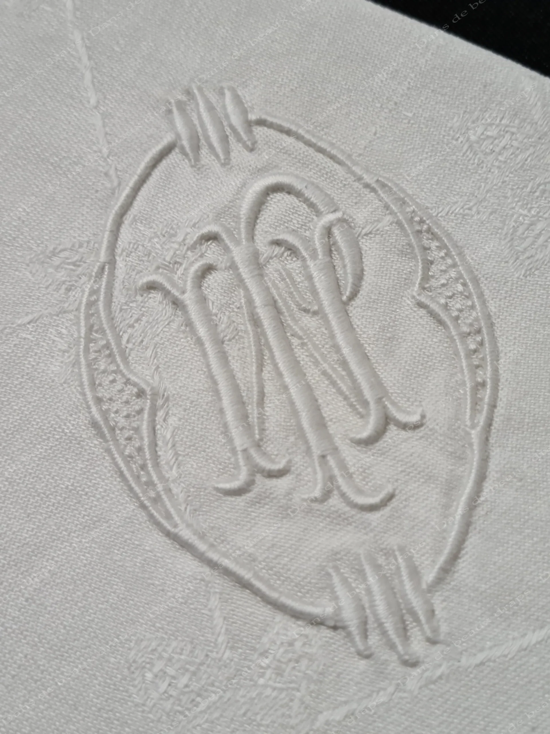 Superbe série de 8 serviettes de table en damassé de lin,époque art déco,monogramme JM. – Image 3