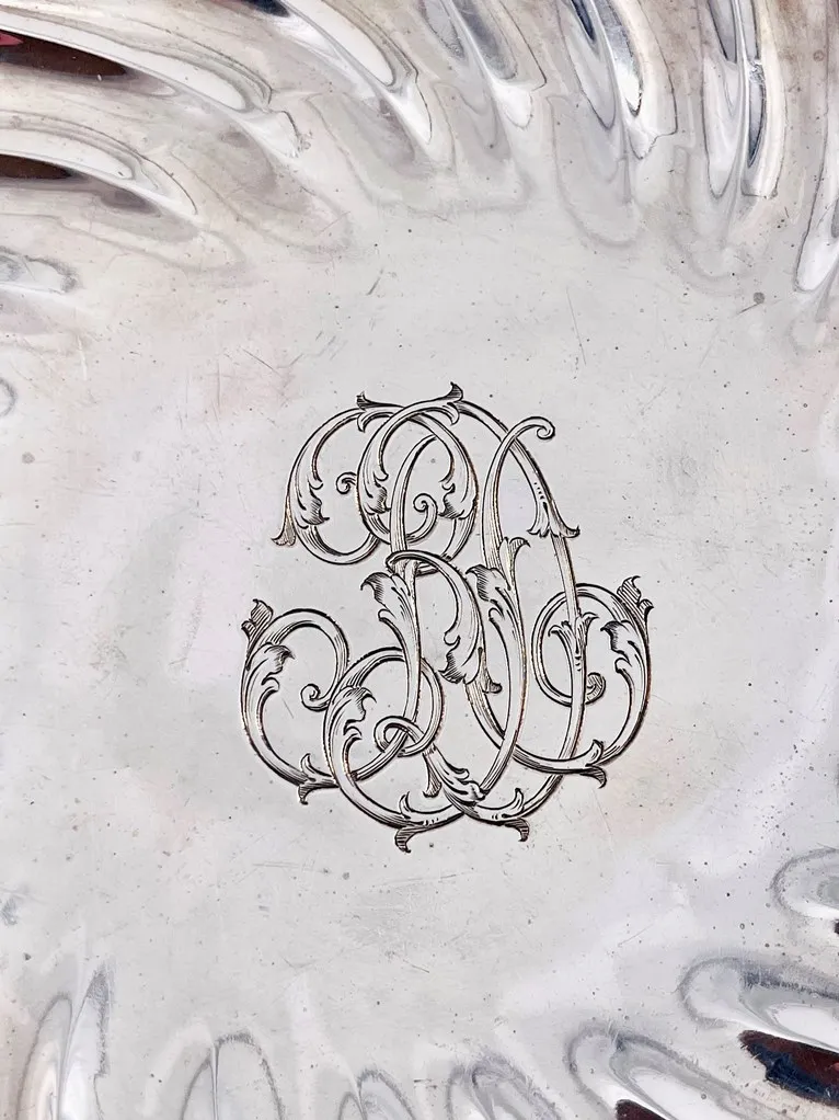 Jolie coupe sur pied en argent massif de style rocaille. – Image 6