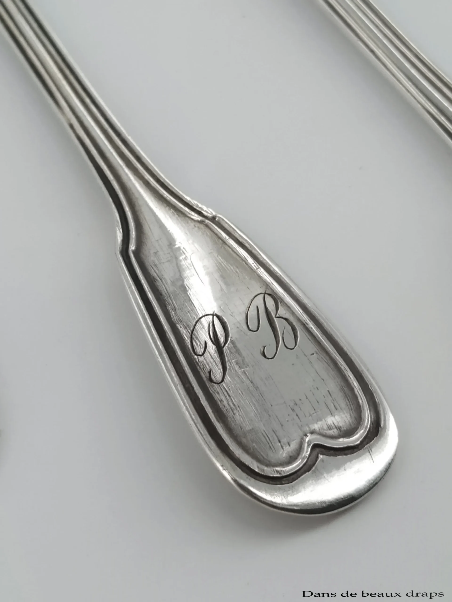 Suite de 12 cuillères à café en argent monogrammées – Image 2