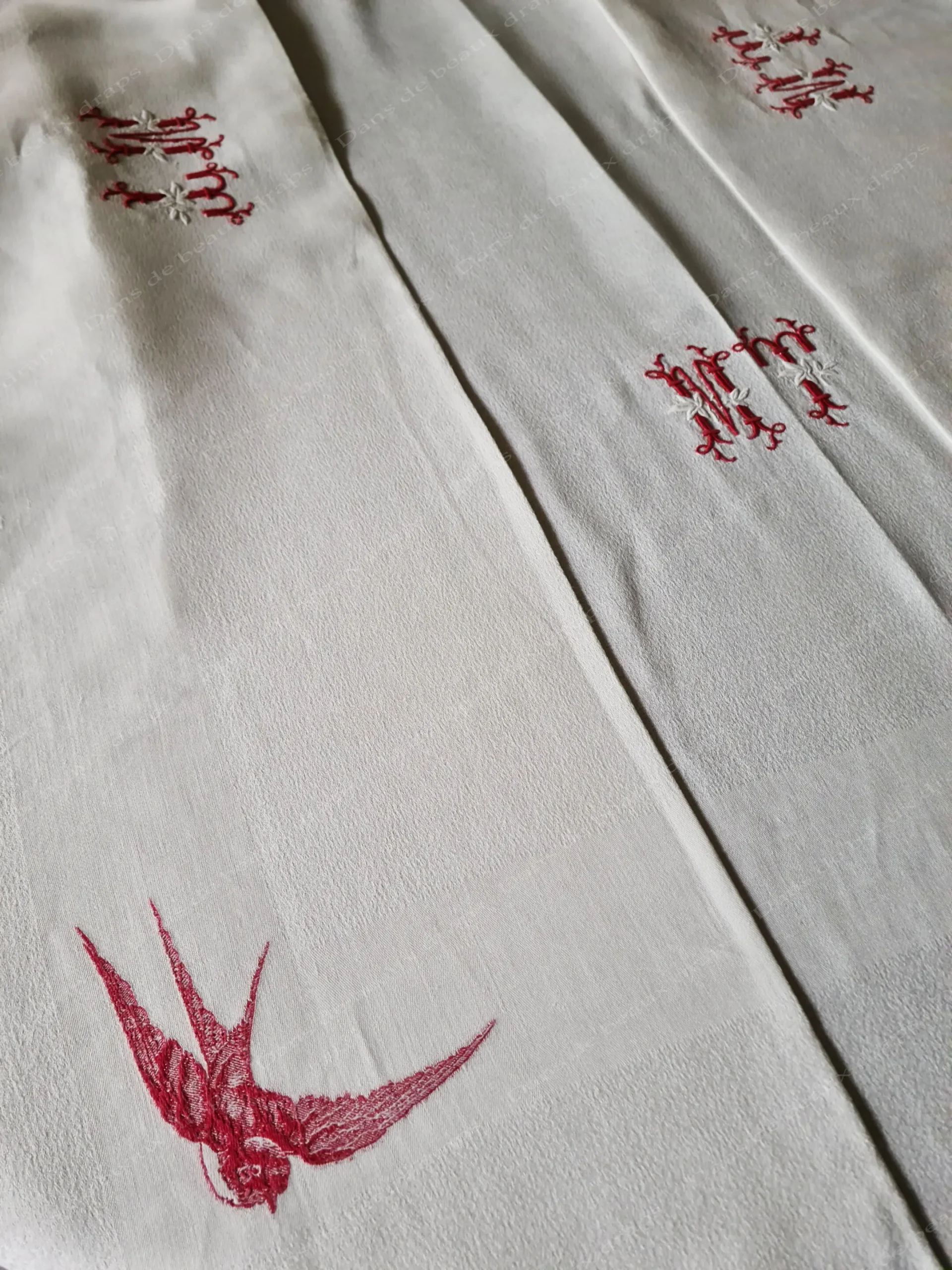 Superbe nappe en damassé de lin , 4 monogrammes MT. – Image 3