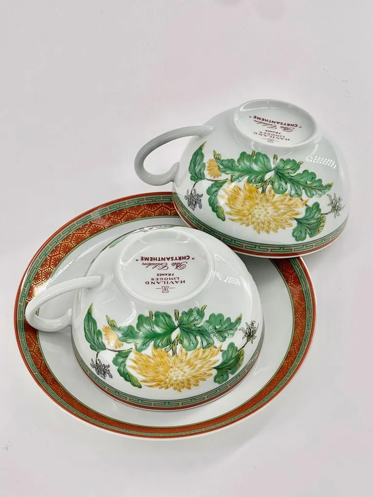 Très bel ensemble de 8 paire-tasses à thé en porcelaine de Limoges, maison Haviland, modèle Chrysanthème – Image 5