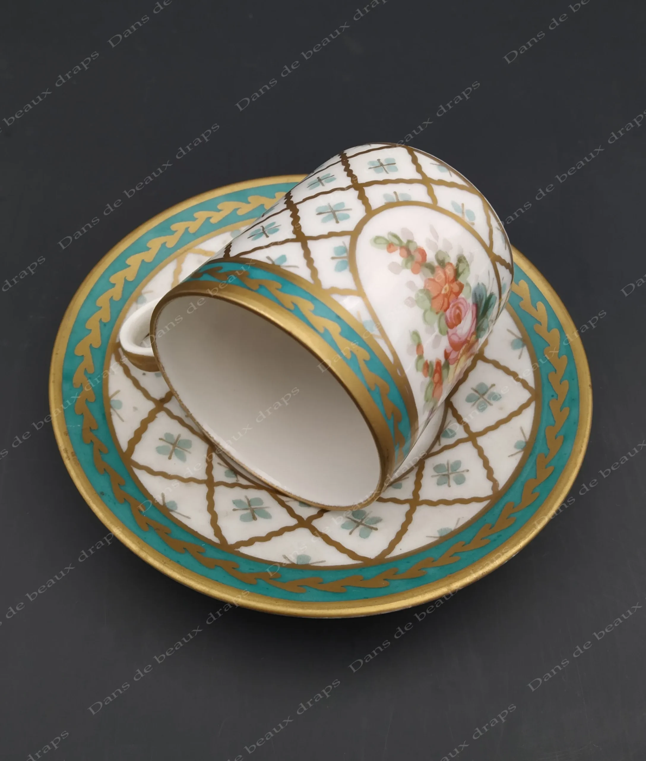 Égoïste en porcelaine de Limoges dans le gout de Sèvres. – Image 4