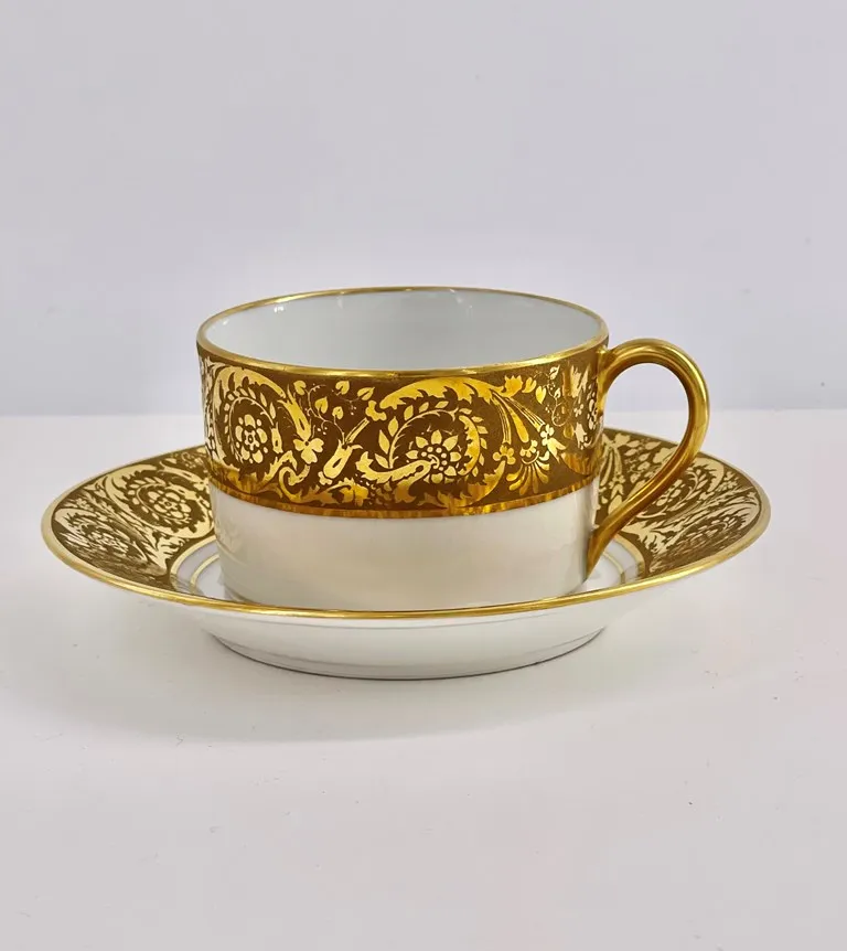 Magnifique suite de 8 paire-tasses à thé en porcelaine de Limoges – Image 5