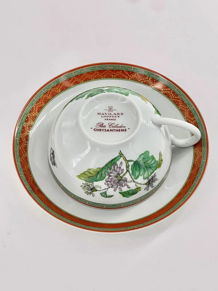 Très bel ensemble de 8 paire-tasses à thé en porcelaine de Limoges, maison Haviland, modèle Chrysanthème – Image 6