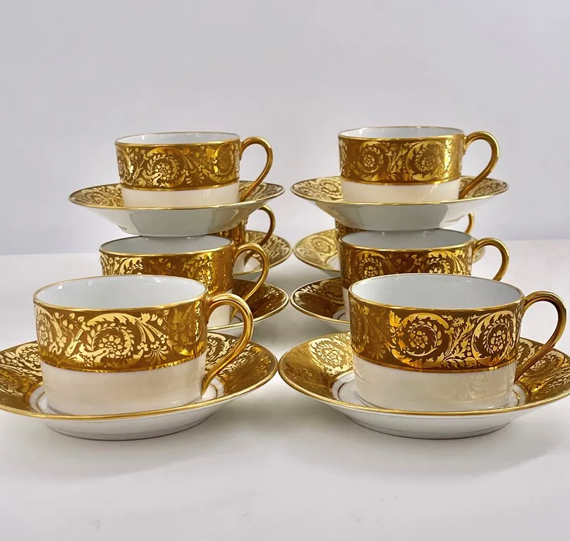 Magnifique suite de 8 paire-tasses à thé en porcelaine de Limoges – Image 6